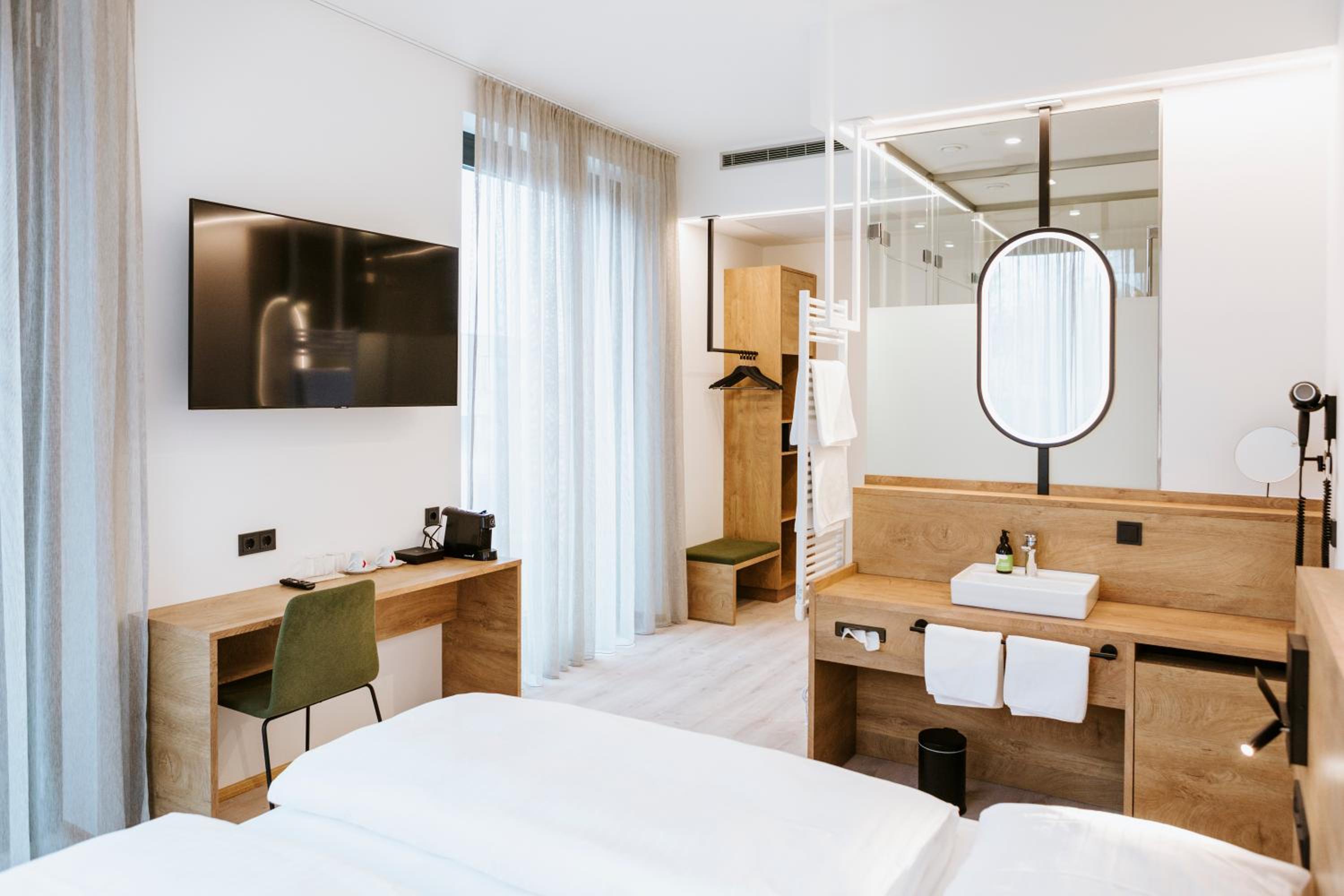 Double Room - Photo 8