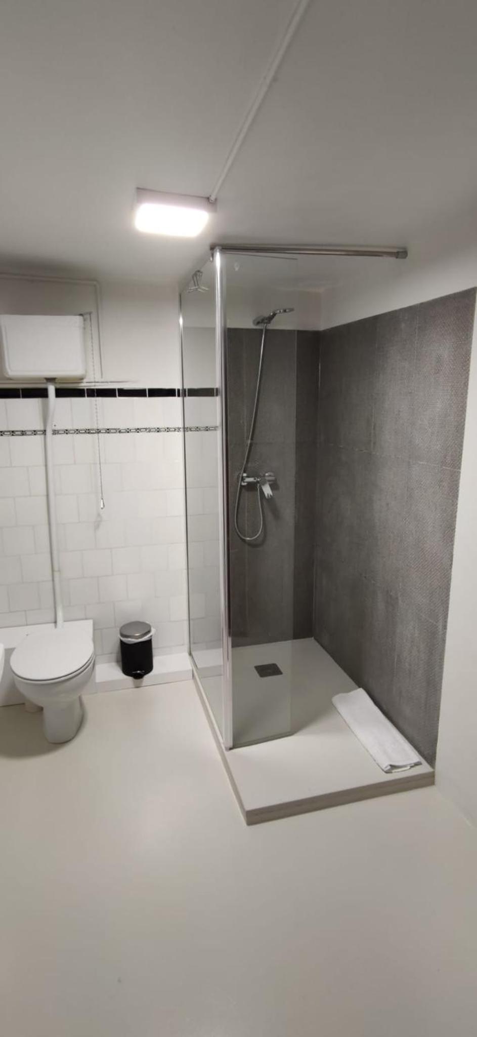Twin Room - Photo 2