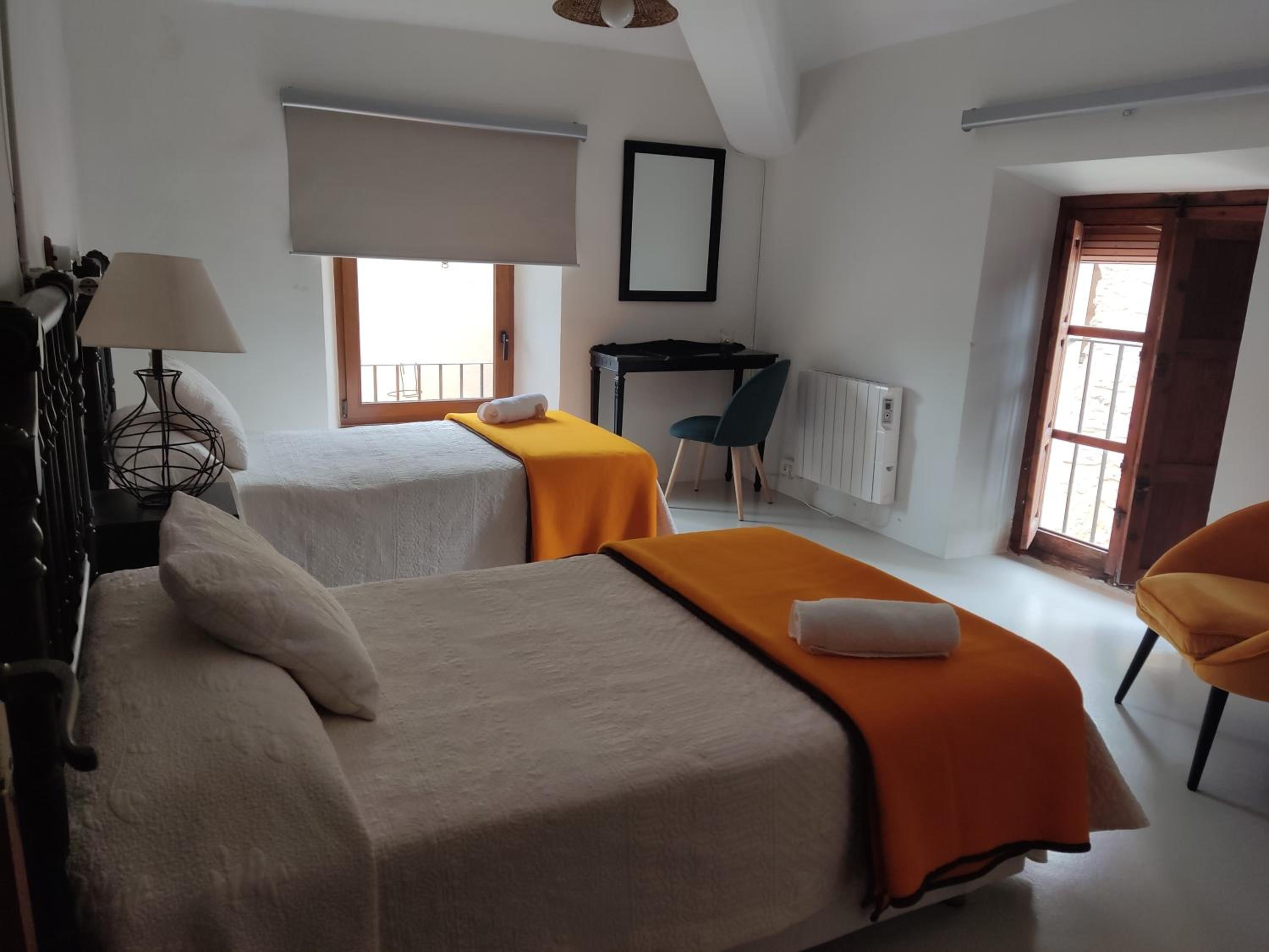 Twin Room - Photo 1