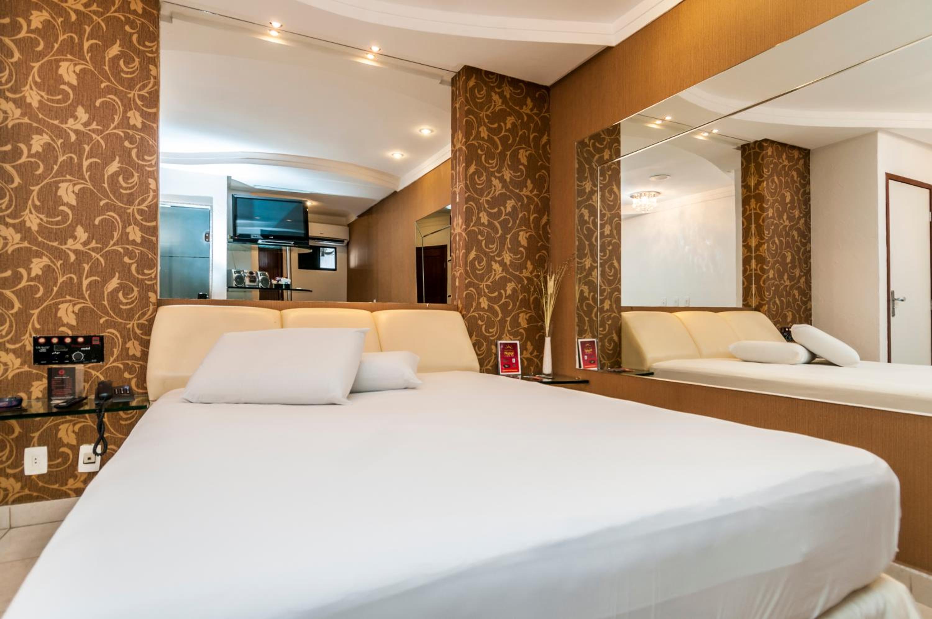 Standard Double Room - Photo 9