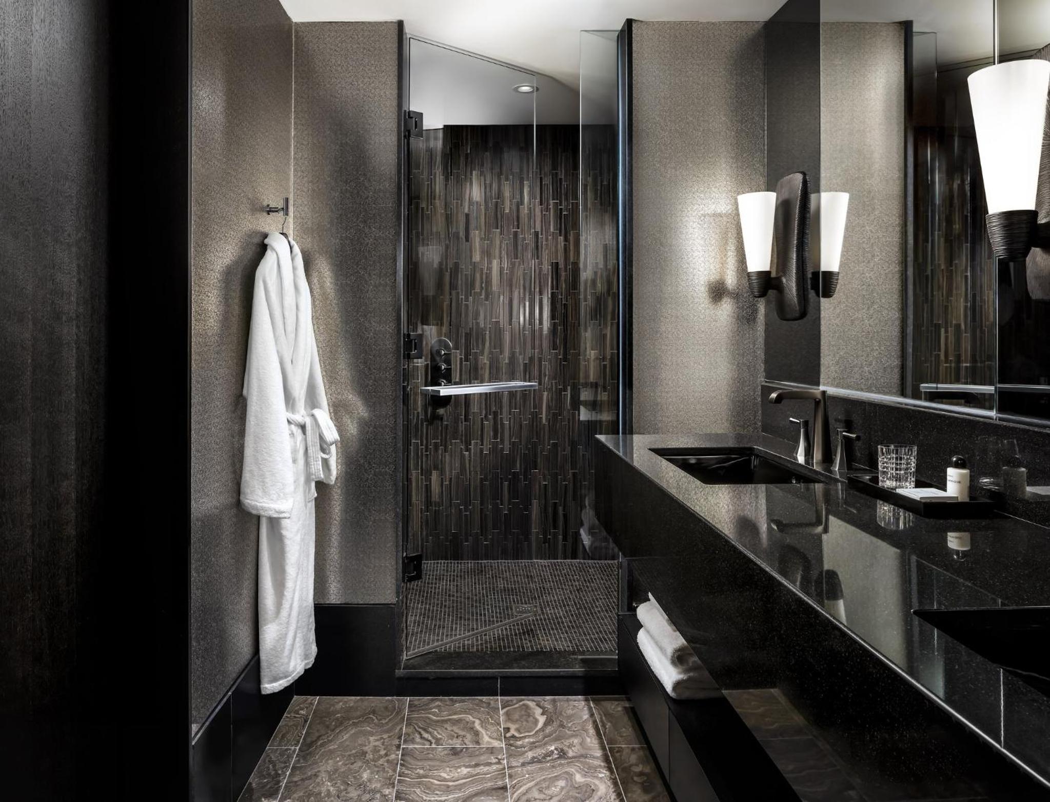 Signature One Bedroom Suite (Alexander) thumbnail 5