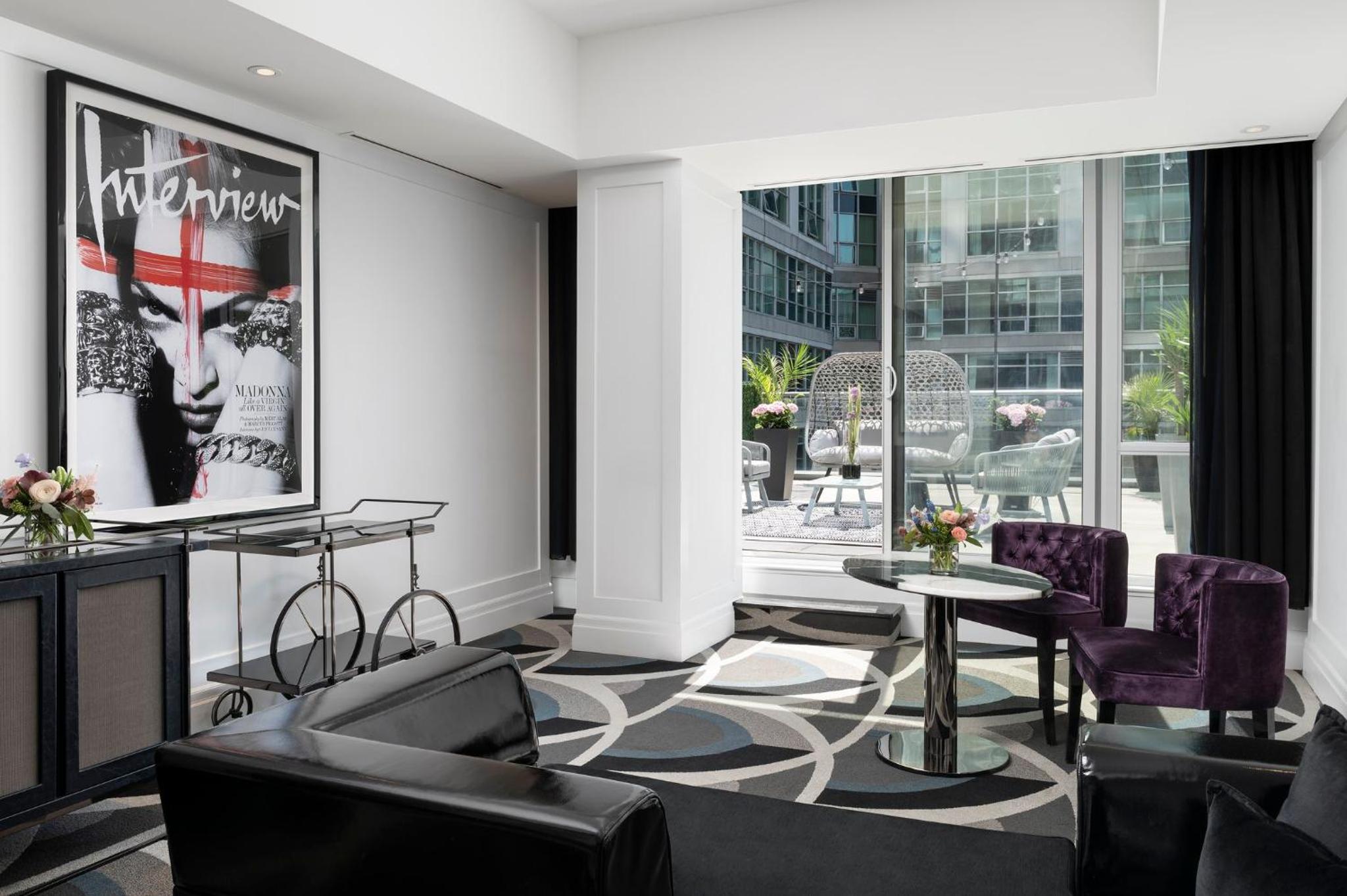 Grand Executive Suite With Patio (Marilyn)