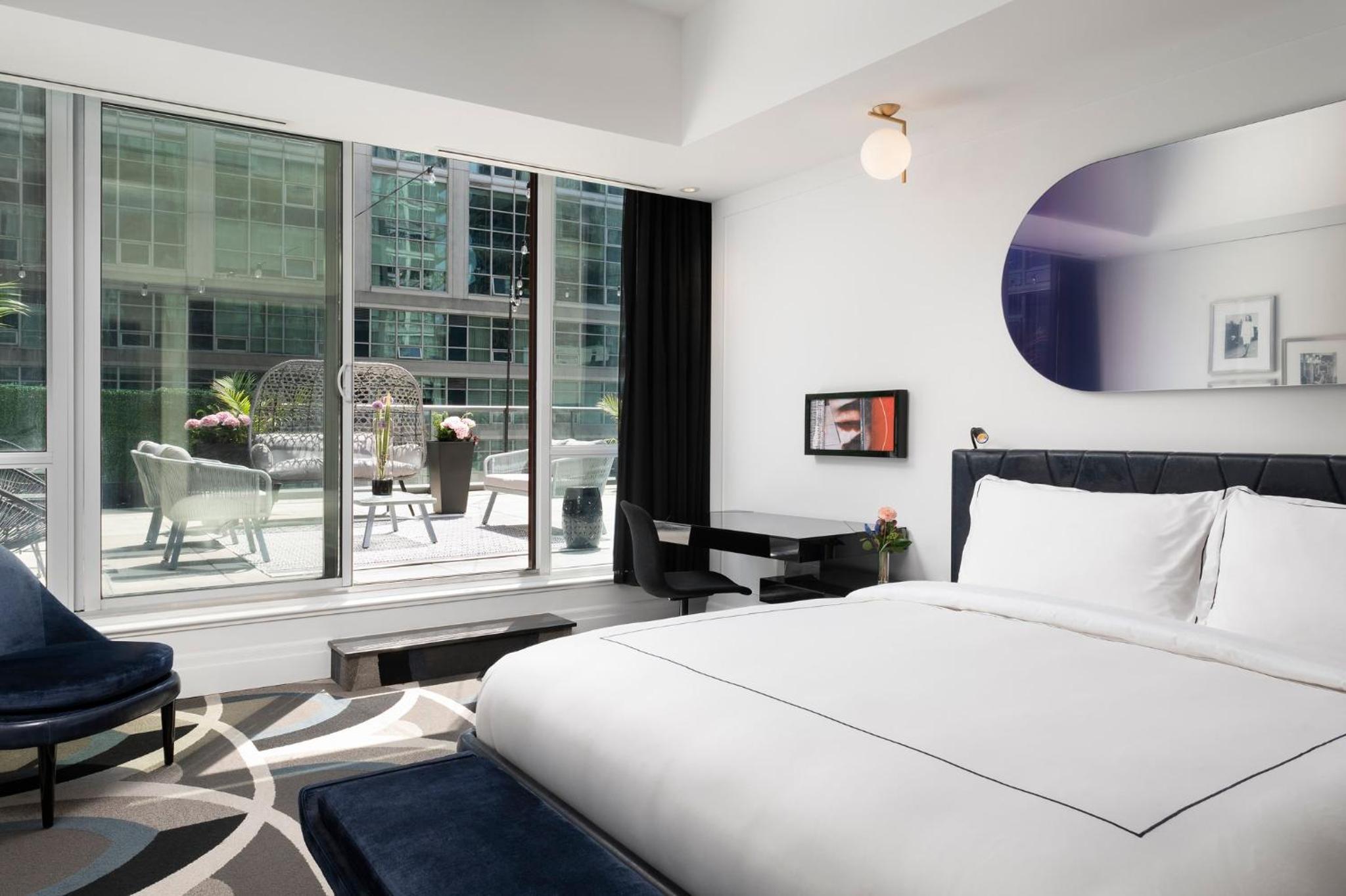 Grand Executive Suite With Patio (Marilyn)