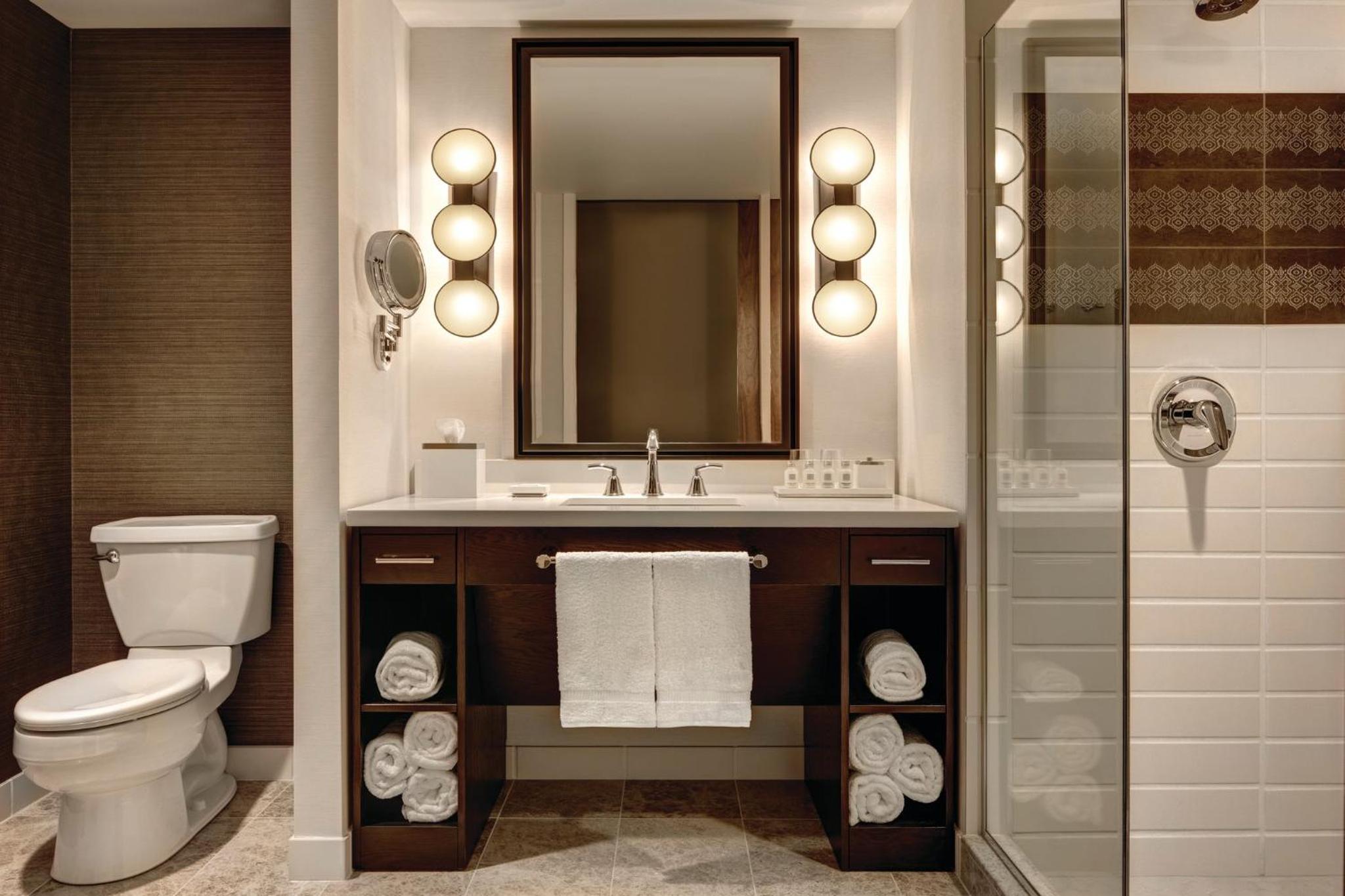 Suite with Lake View