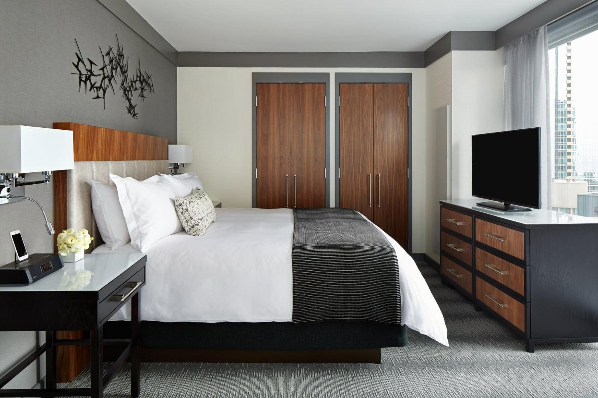 Lake View Suite