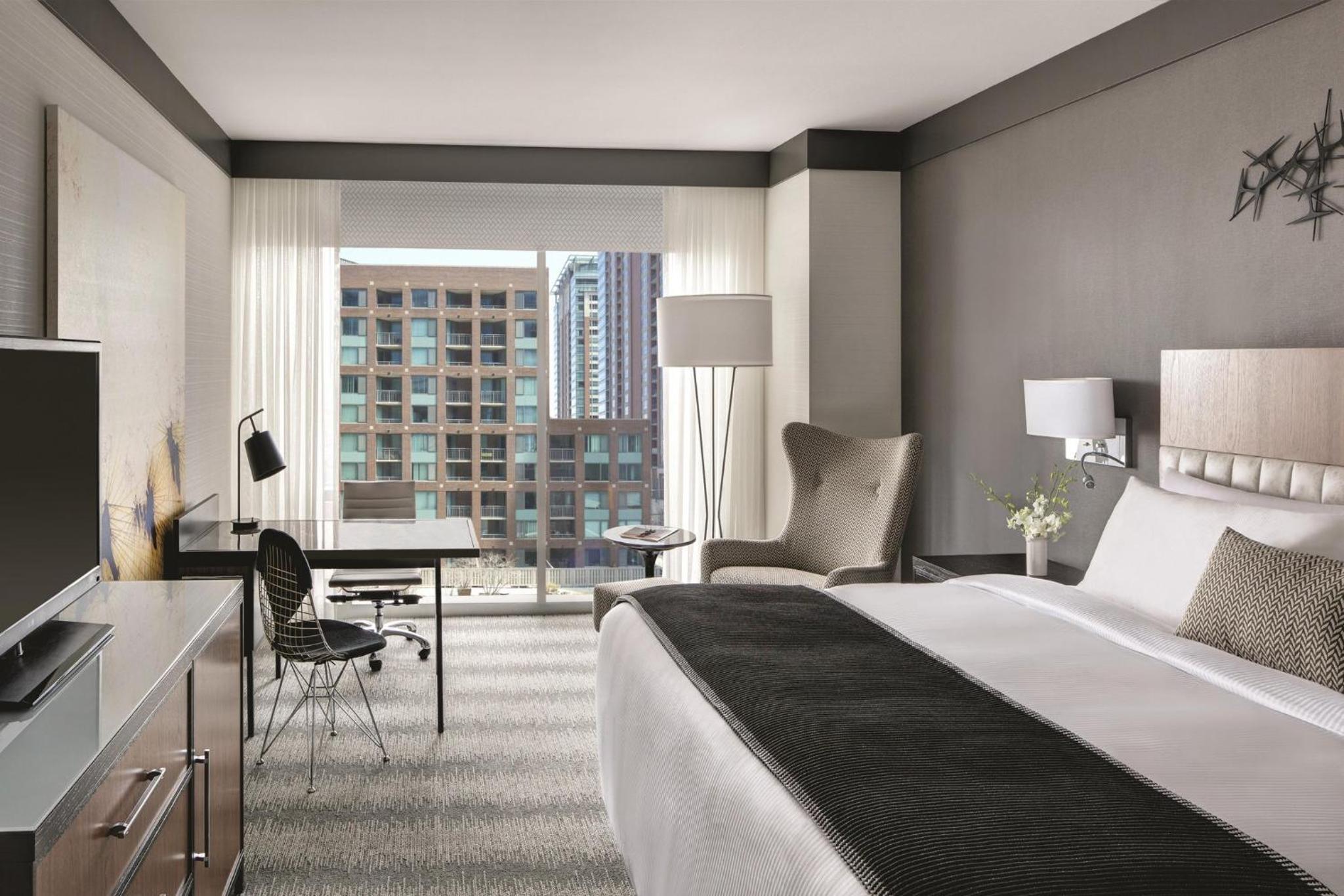 Superior King Room with One King Bed (Non Smoking)