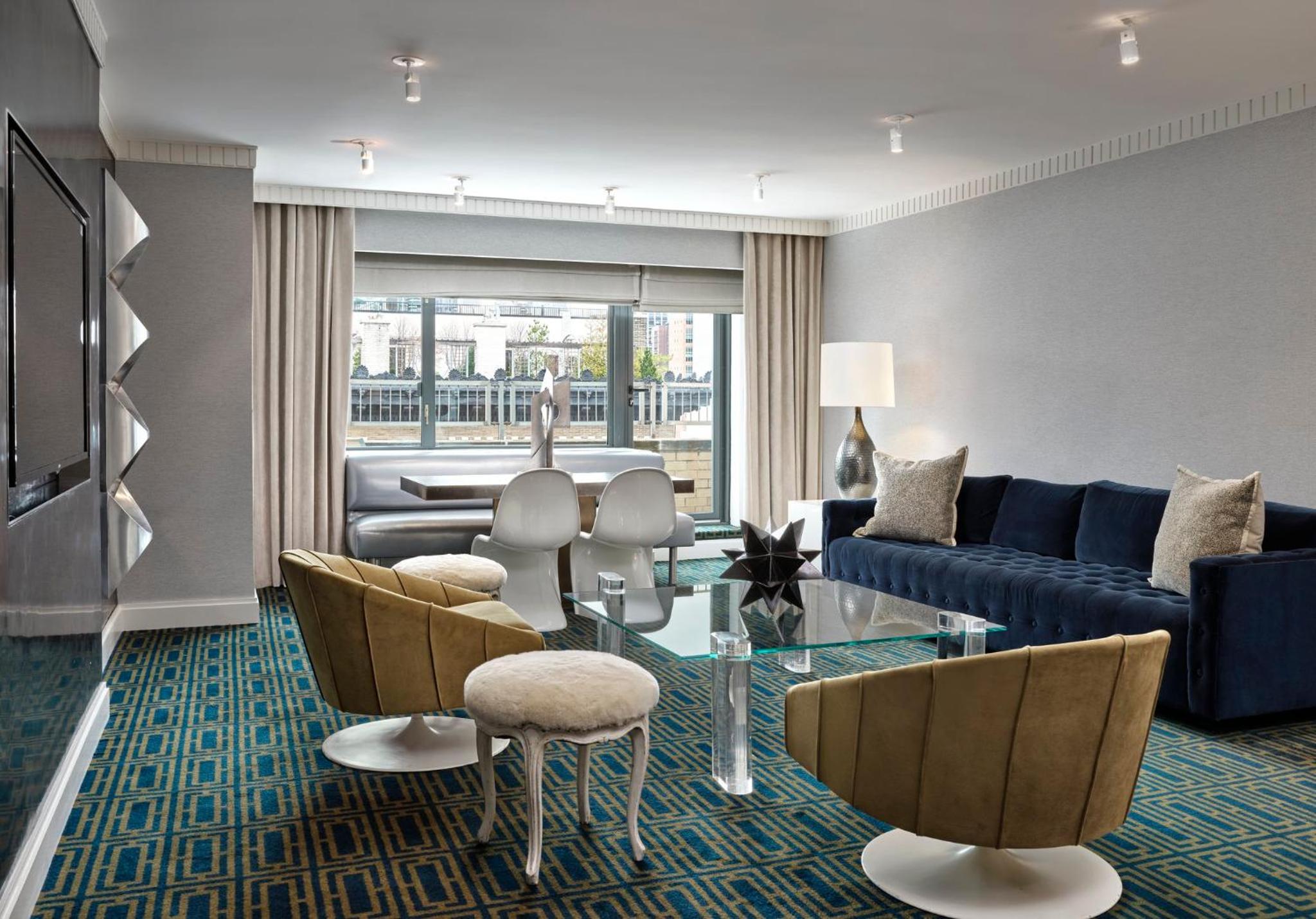 Classic 1970's 2-Bedroom Apartment Suite