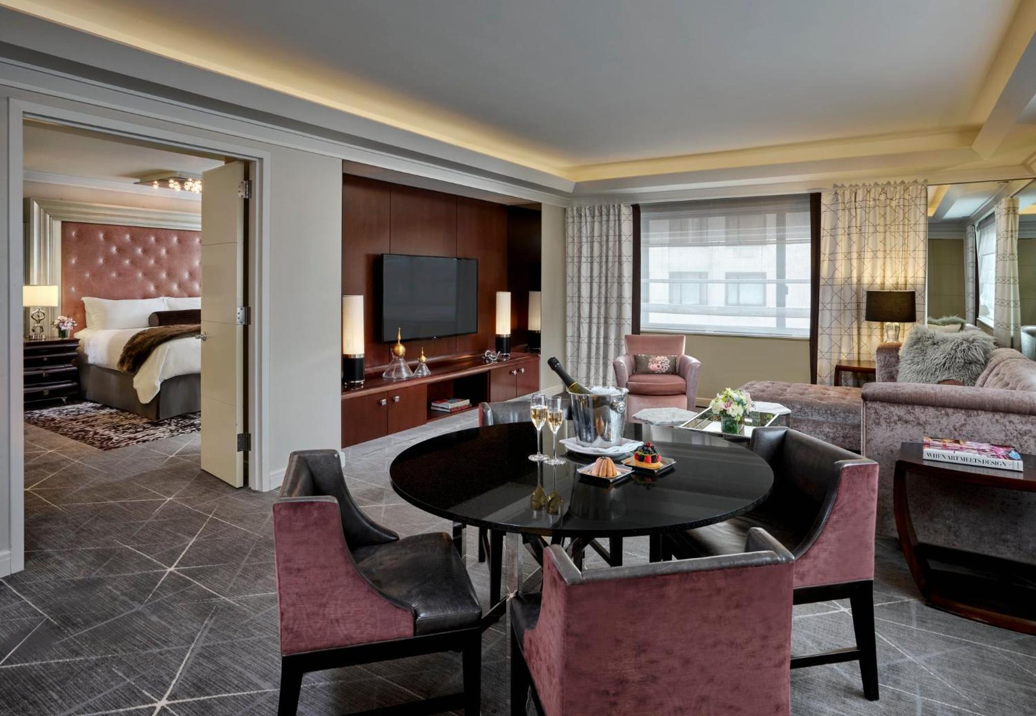 Glamor 1-Bedroom Suite thumbnail 6