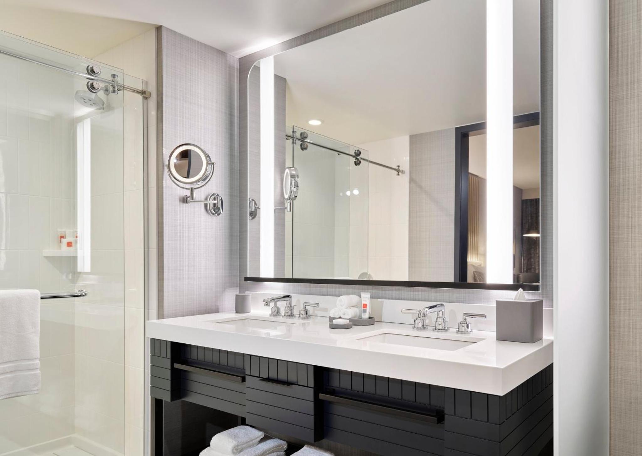 One Bedroom Grand Suite - Photo 3