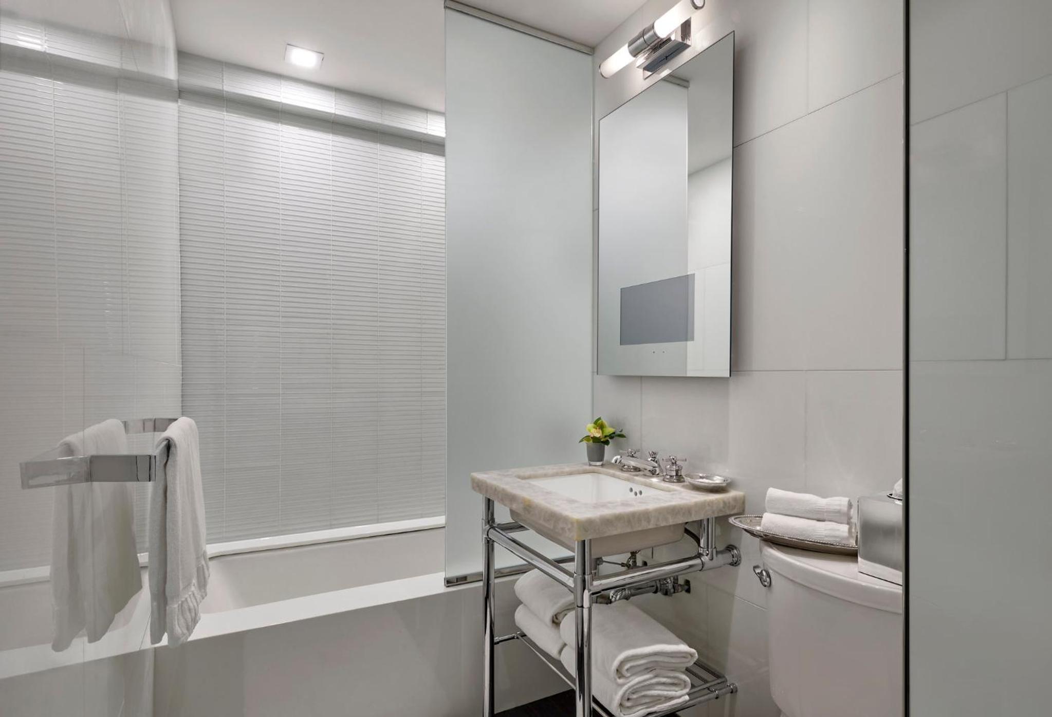 Classic 1970's 2-Bedroom Apartment Suite