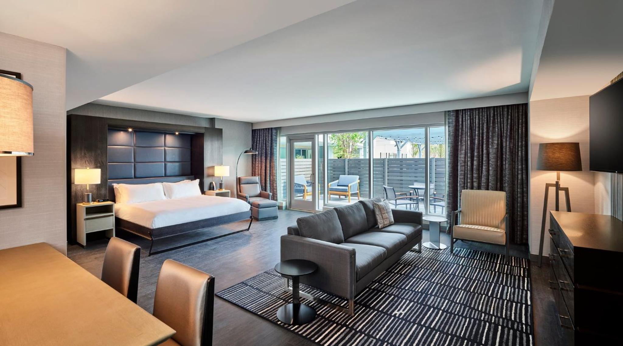 Deluxe Studio Suite with Terrace - Photo 3