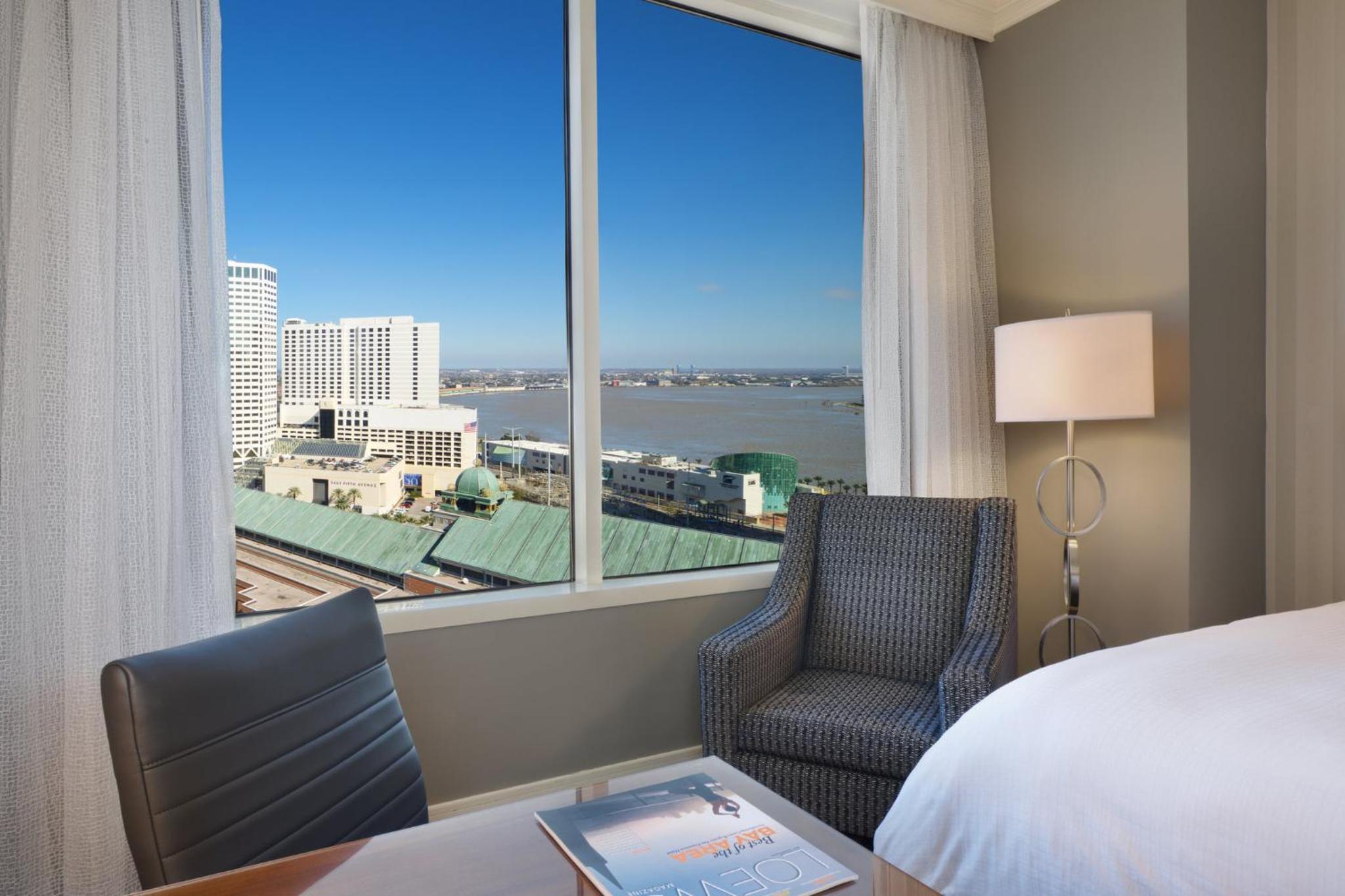Deluxe King Room with River View - Photo 3