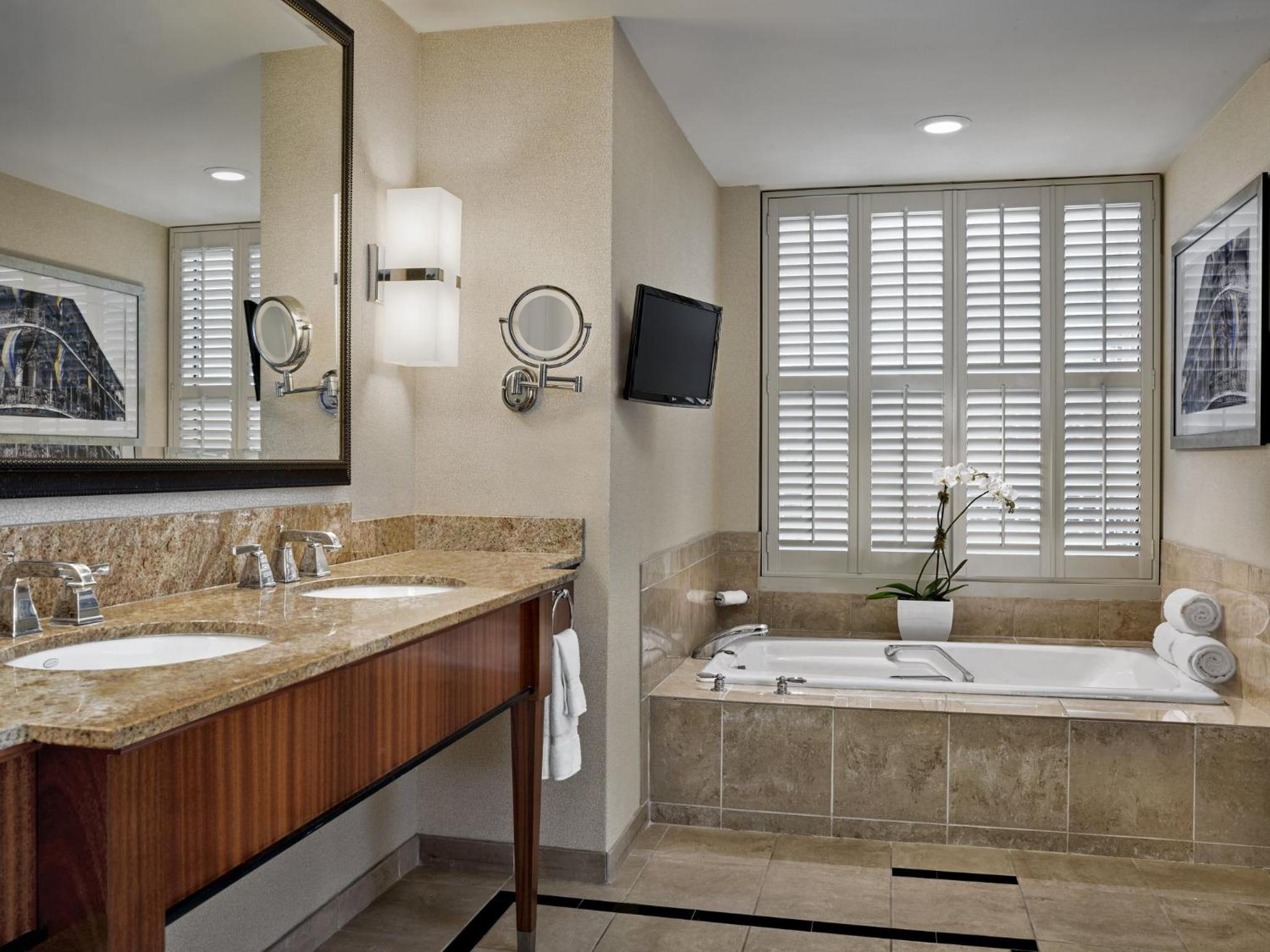 Grand King Suite - Photo 2