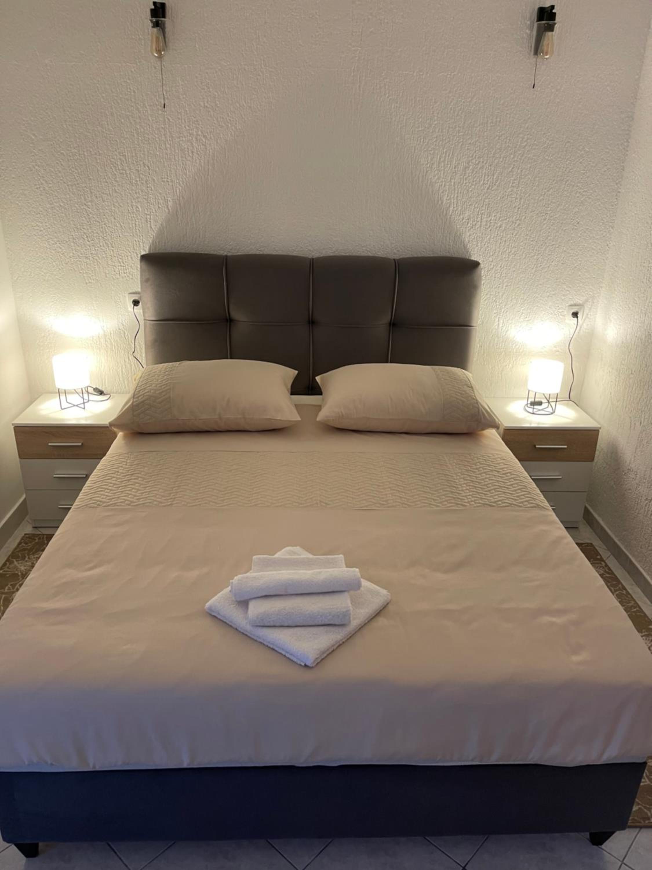 One-Bedroom Apartment - Photo 8