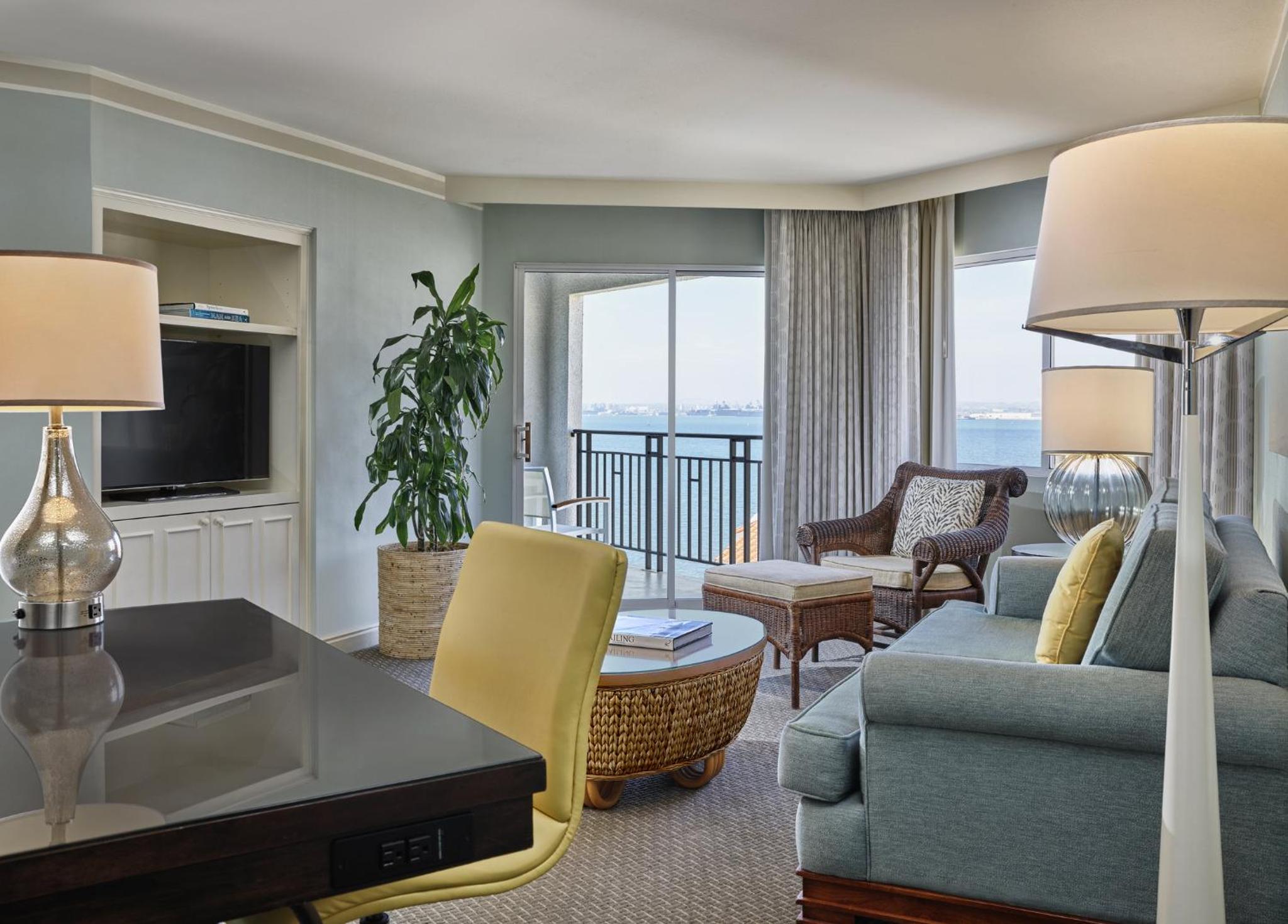 Bay View King Suite with Roll-in Shower - Disability Access - Photo 4
