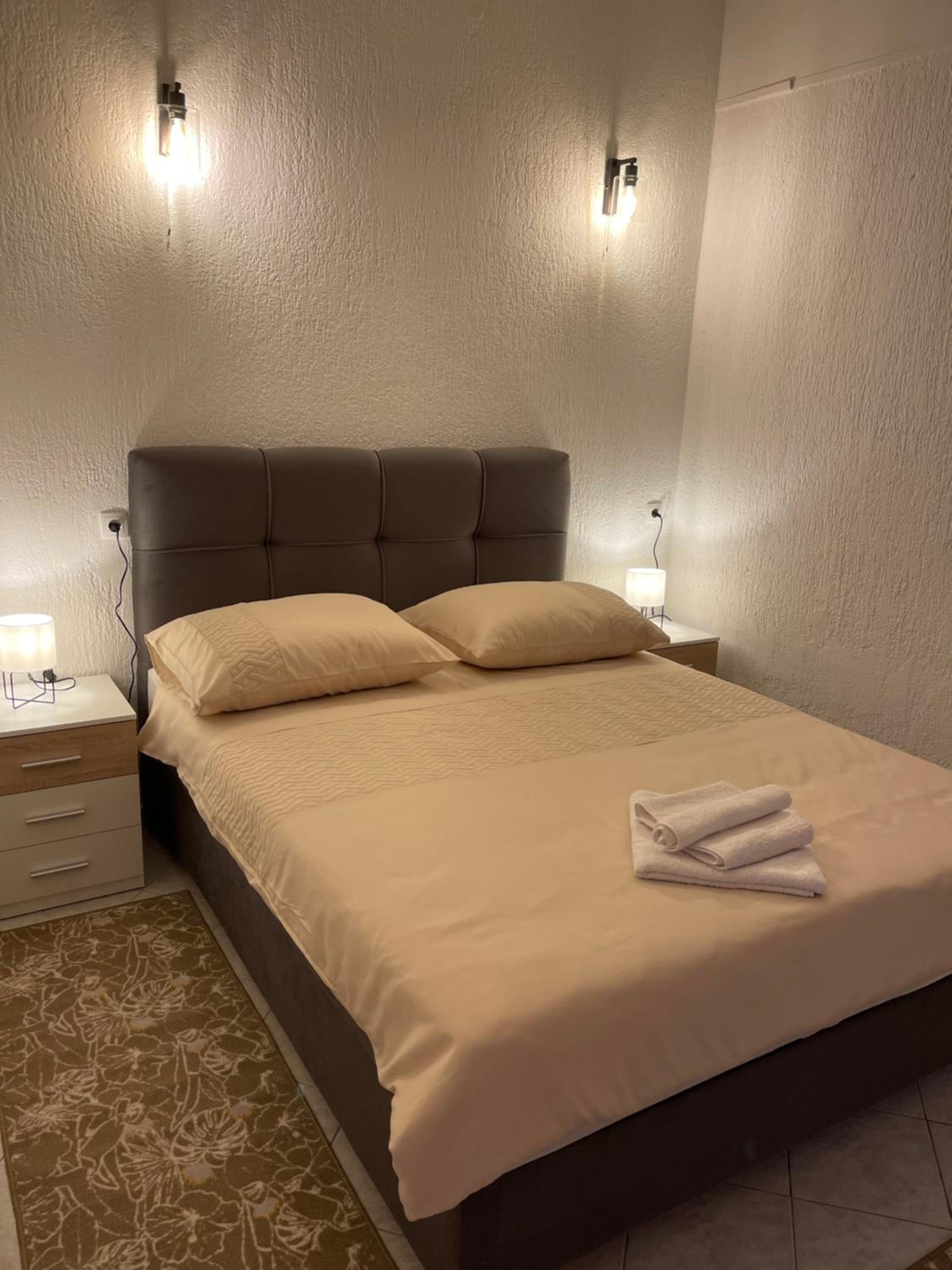 One-Bedroom Apartment - Photo 9