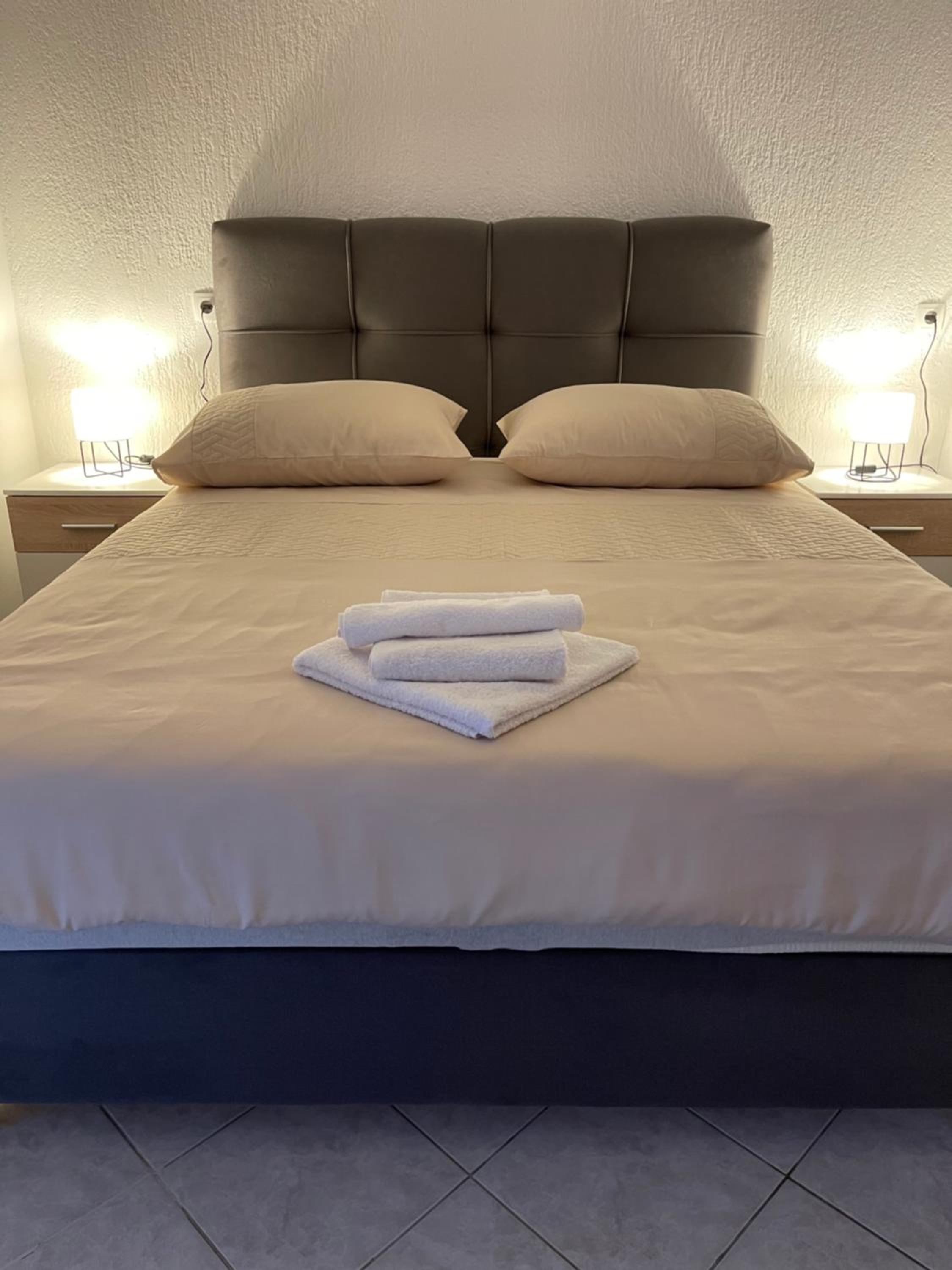 One-Bedroom Apartment - Photo 3