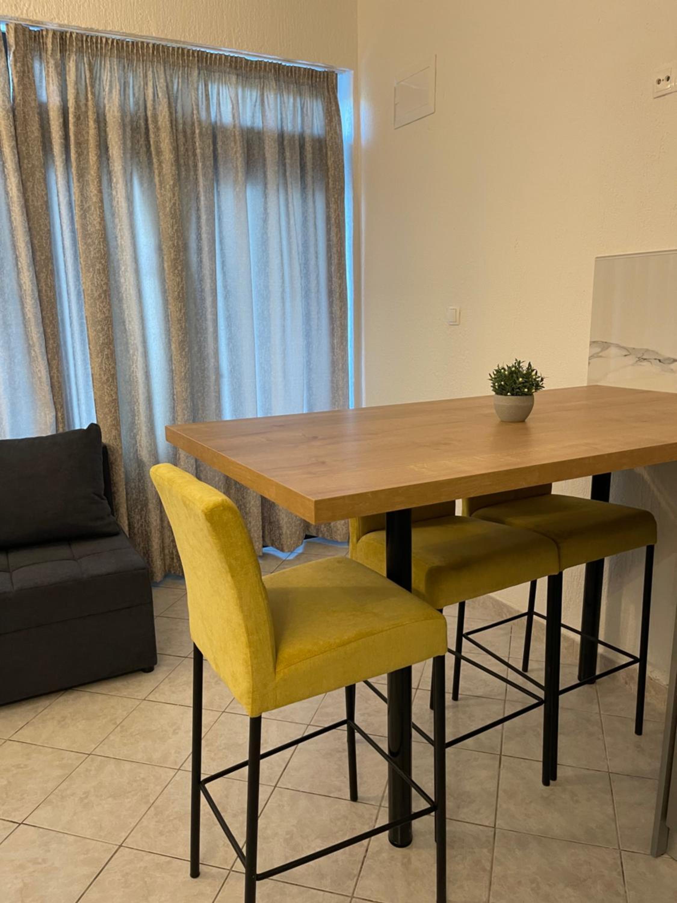 One-Bedroom Apartment - Photo 6