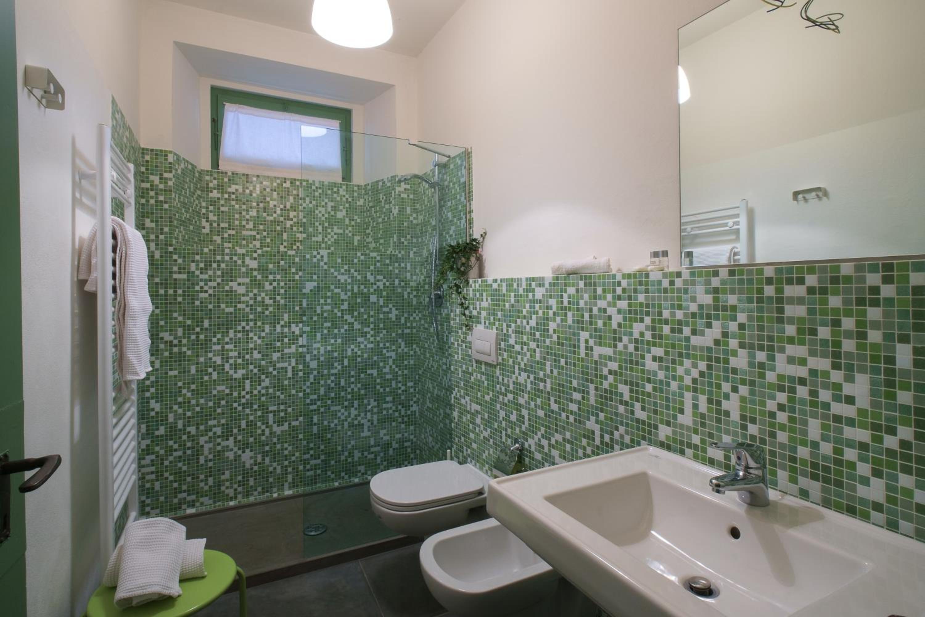Family Room with Bathroom photo 3