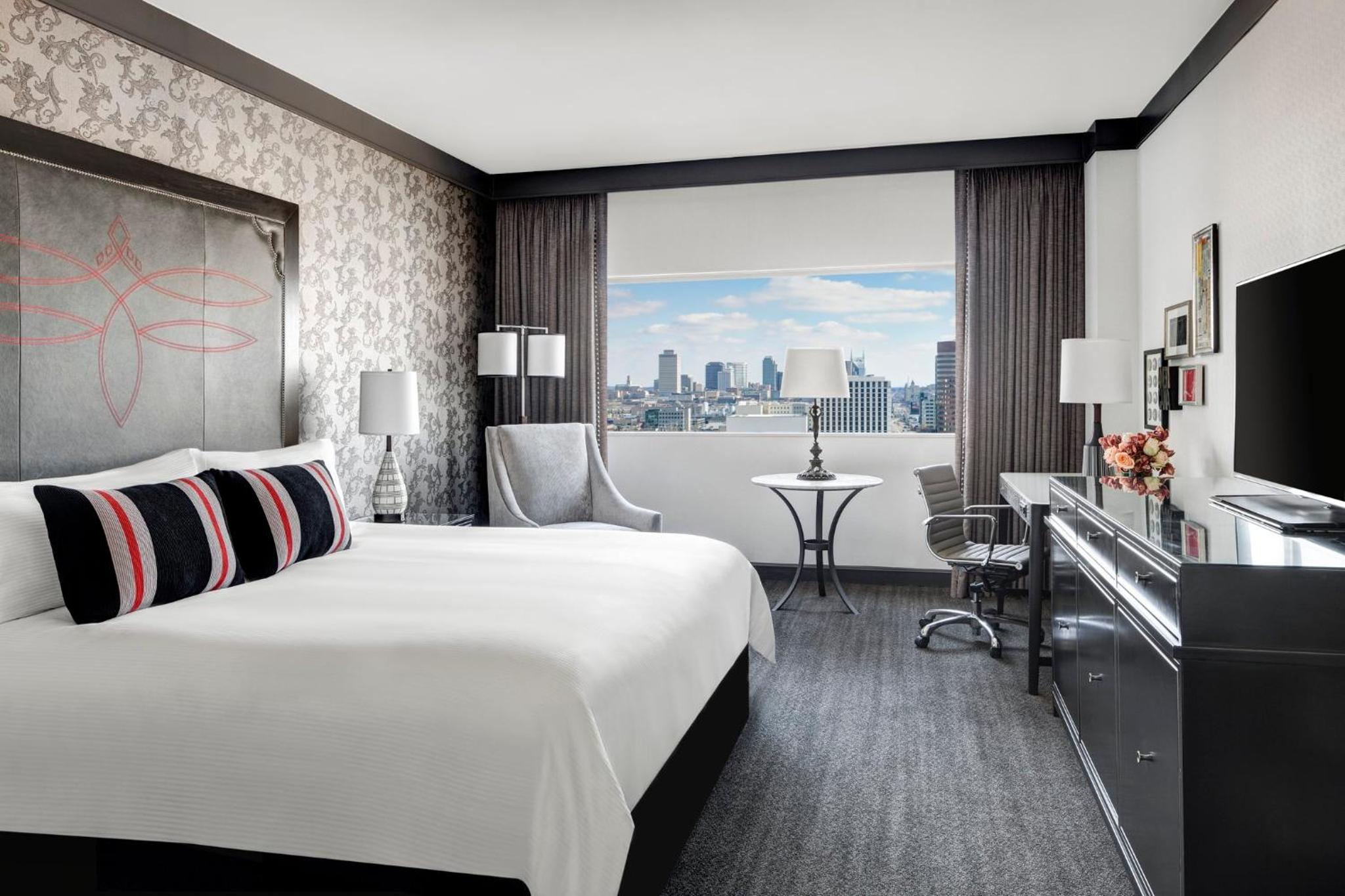 Premium King Room - Photo 3
