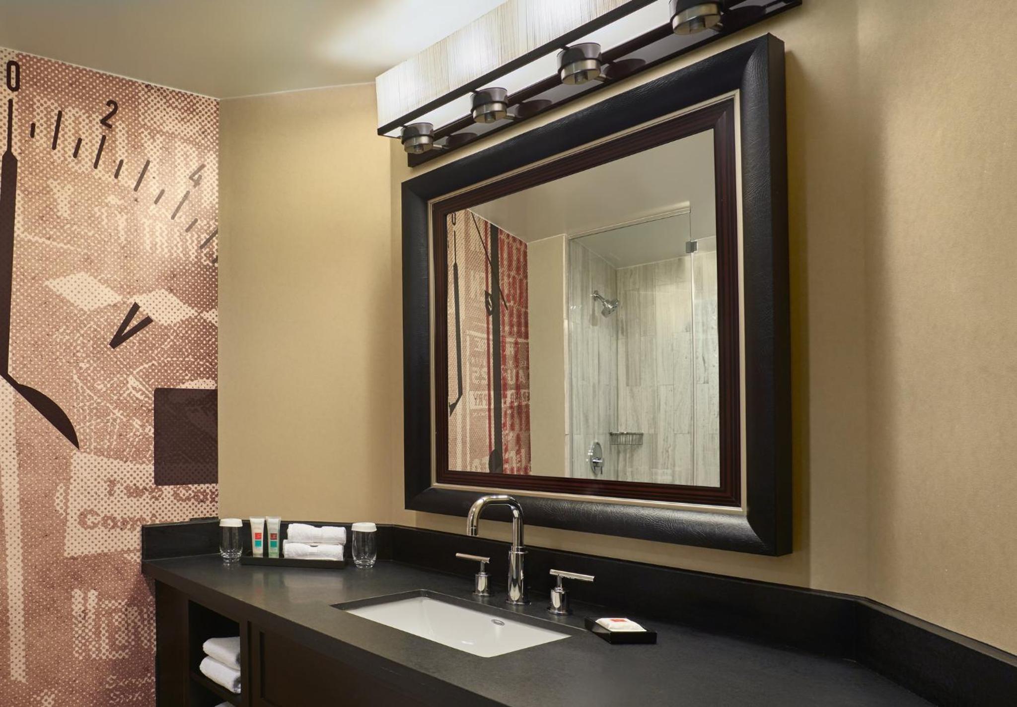 Executive Suite - Photo 4