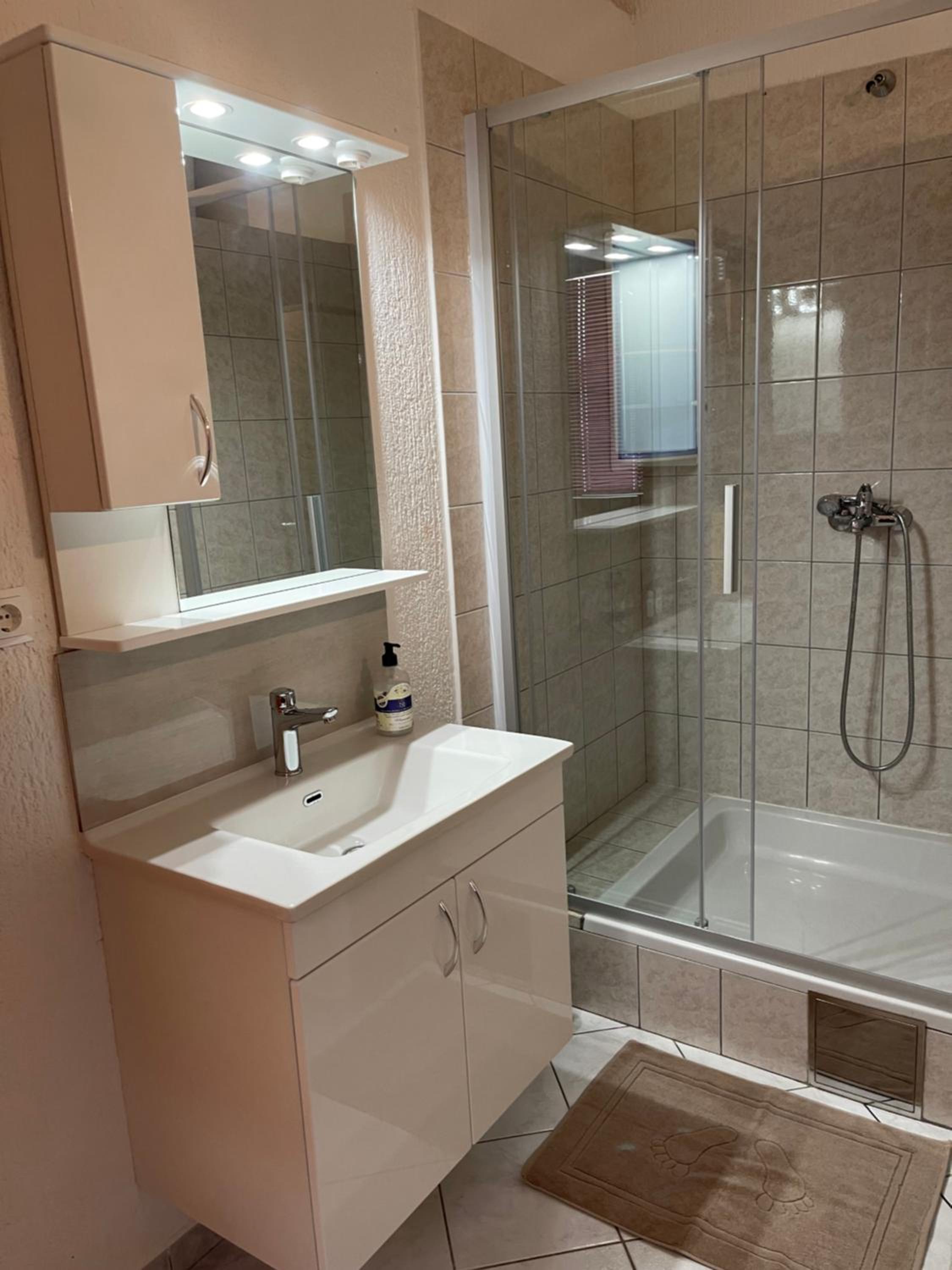 One-Bedroom Apartment - Photo 11