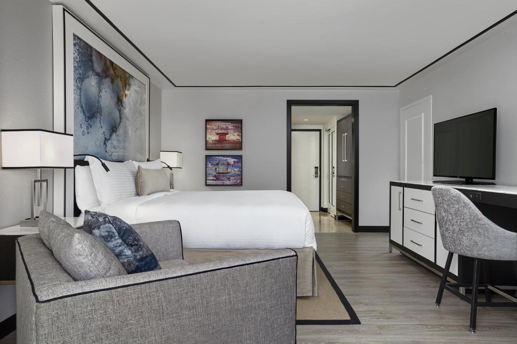King Room with One King Bed (Non Smoking)