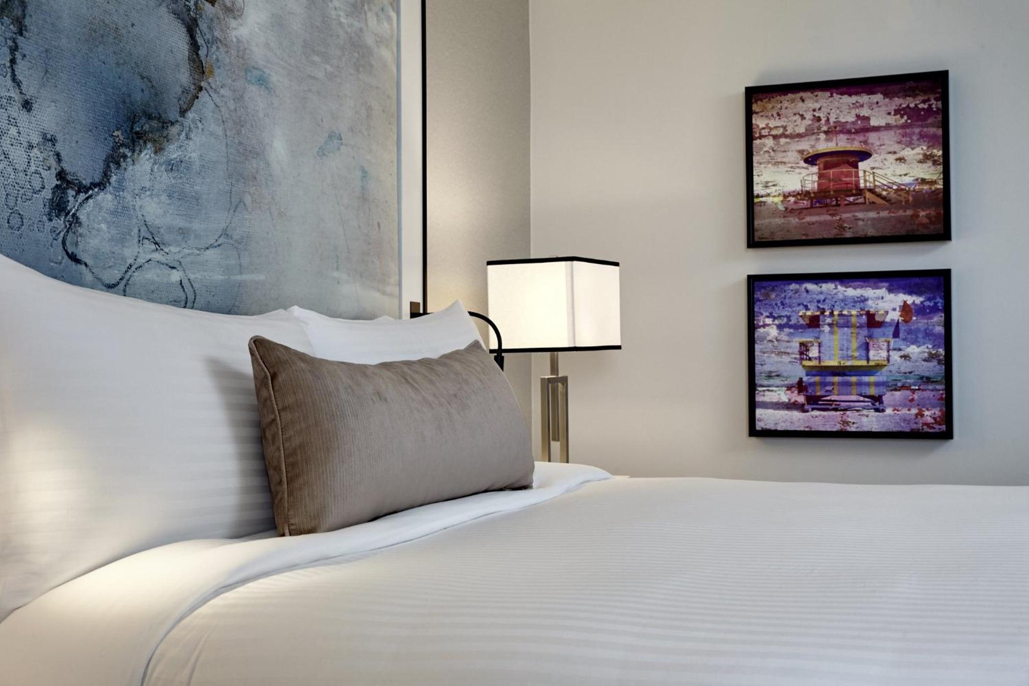 King Room with One King Bed and Balcony (Non Smoking)