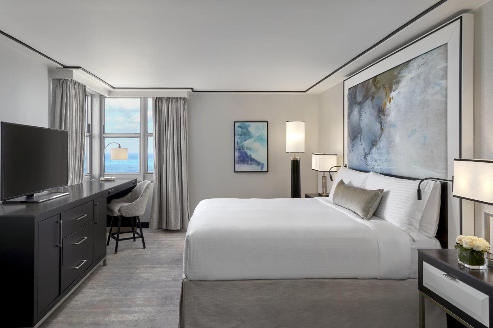 Suite with One King Bed (Non Smoking)