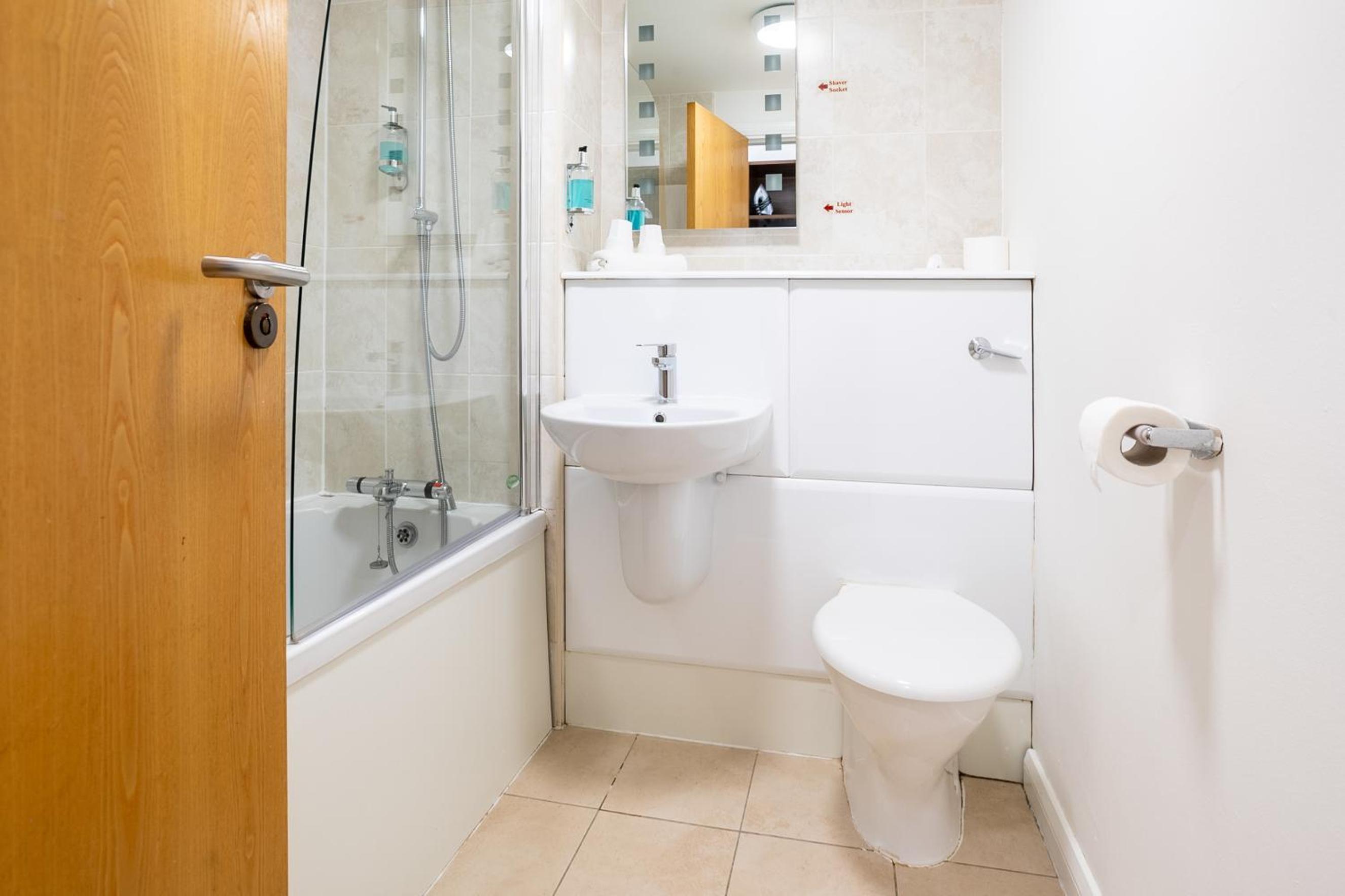 Double Room - Photo 8
