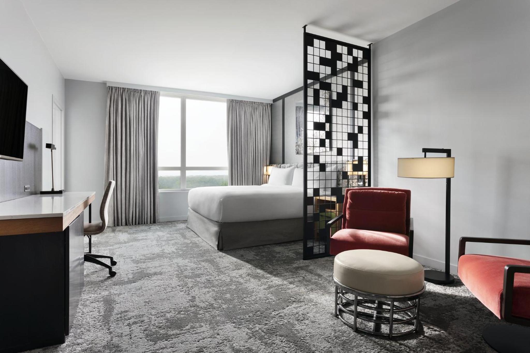 Executive King Suite - Photo 1