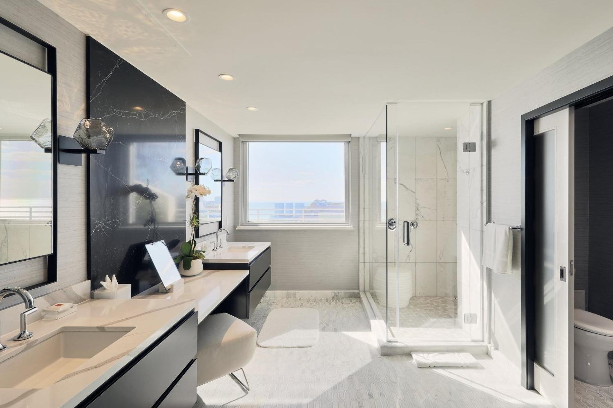 Presidential Suite with Balcony (Non Smoking)