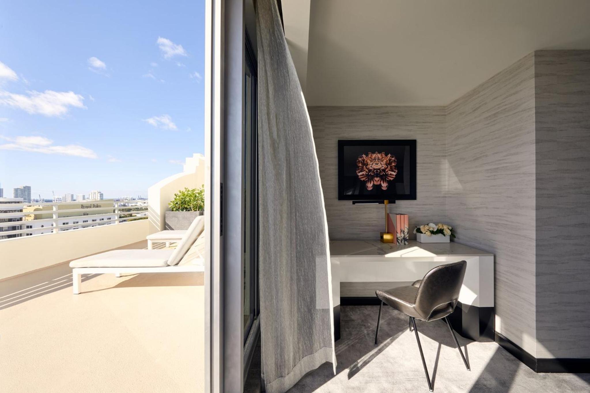 Presidential Suite with Balcony (Non Smoking)