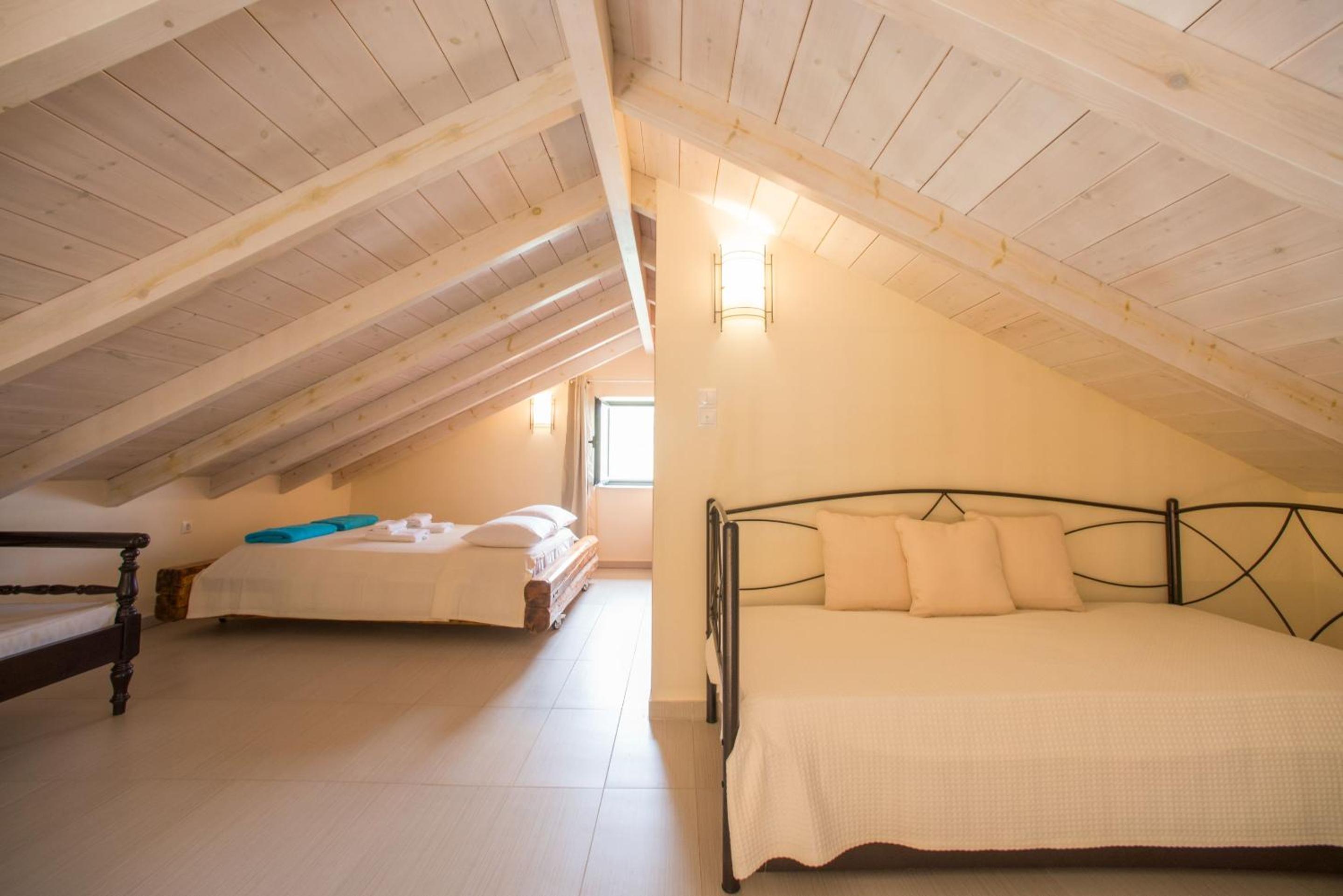 Five-Bedroom Villa photo 1
