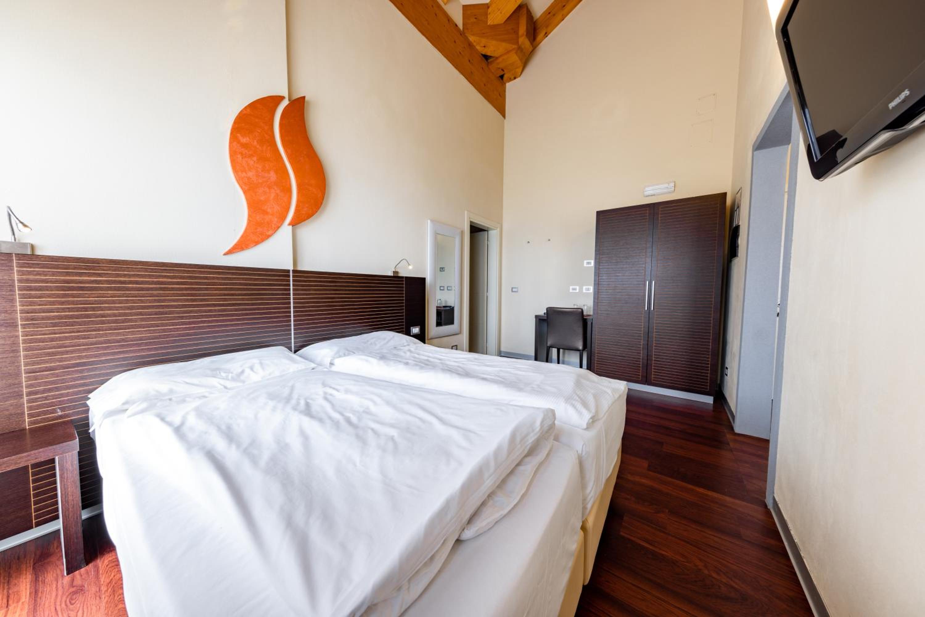 Two Connecting Double Rooms - Photo 6