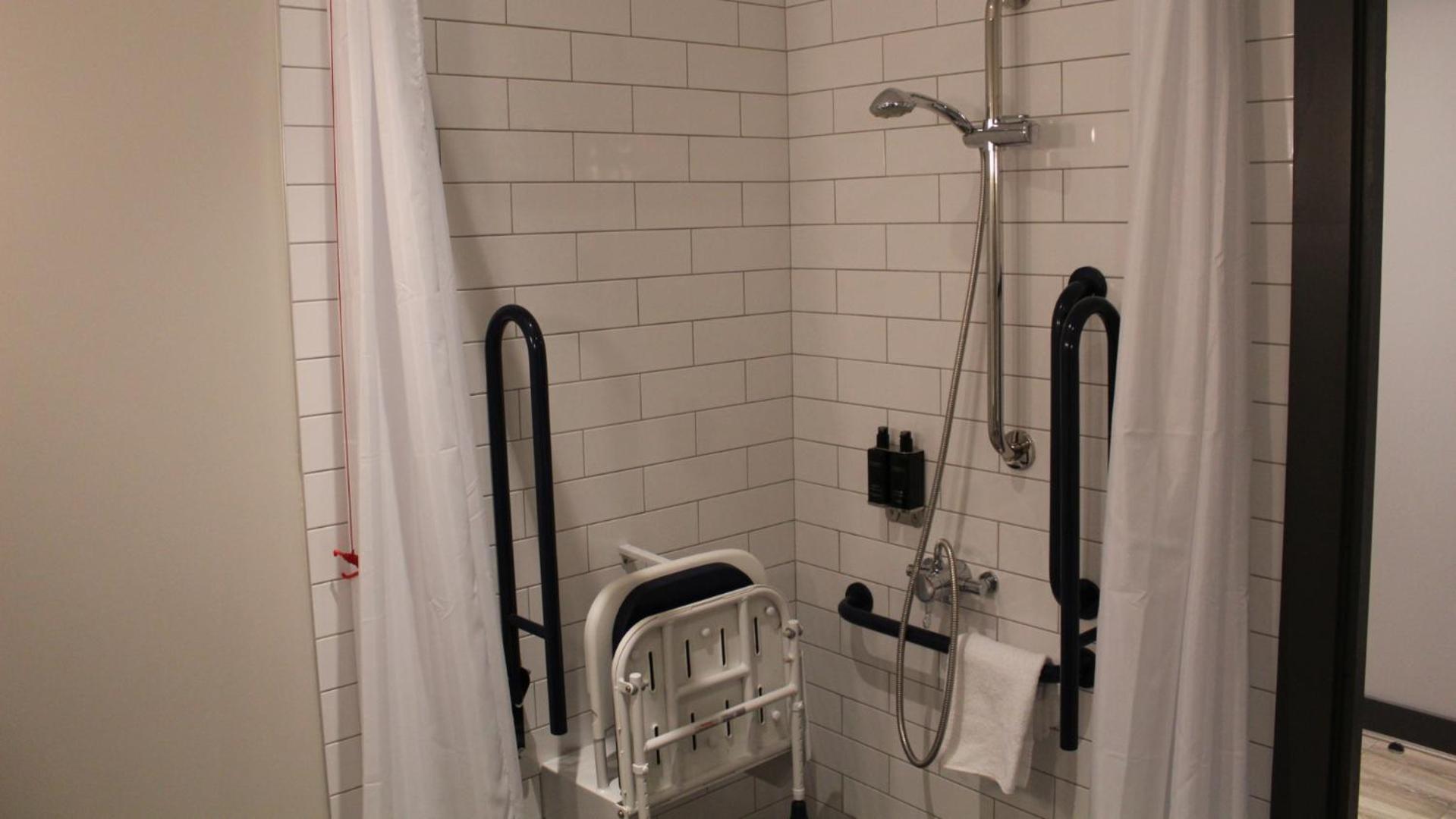 Double Room - Disability Access photo 3
