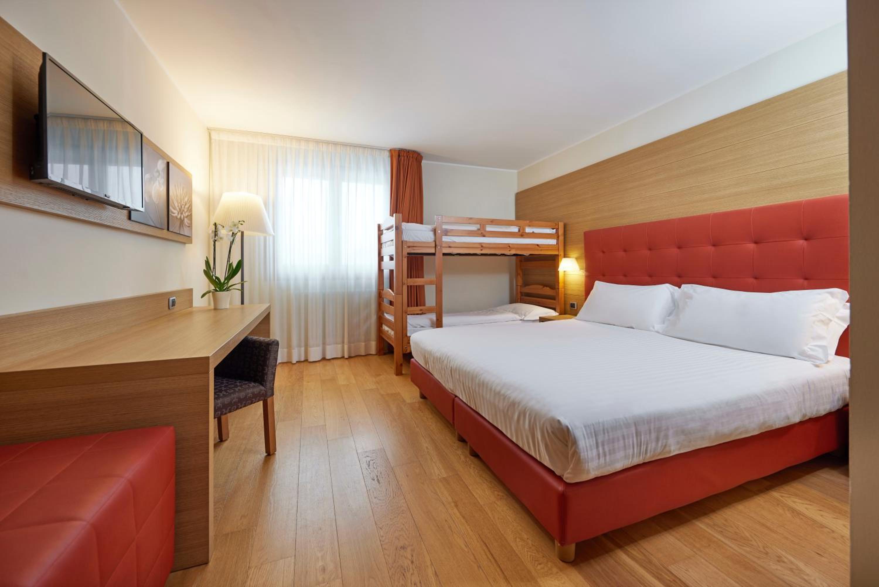 Standard Quadruple Room with Balcony photo 1