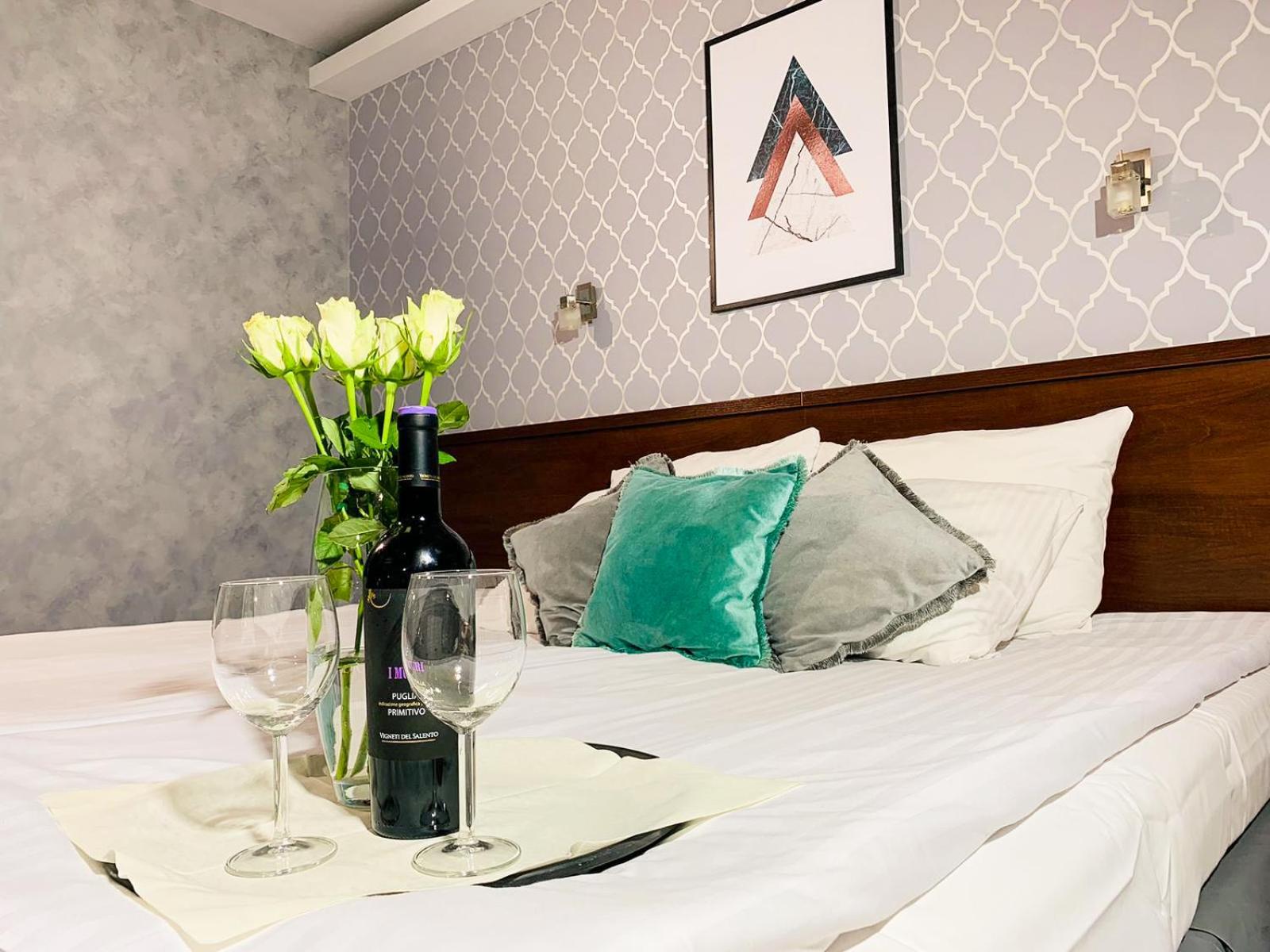 Standard room with King size bed photo 1