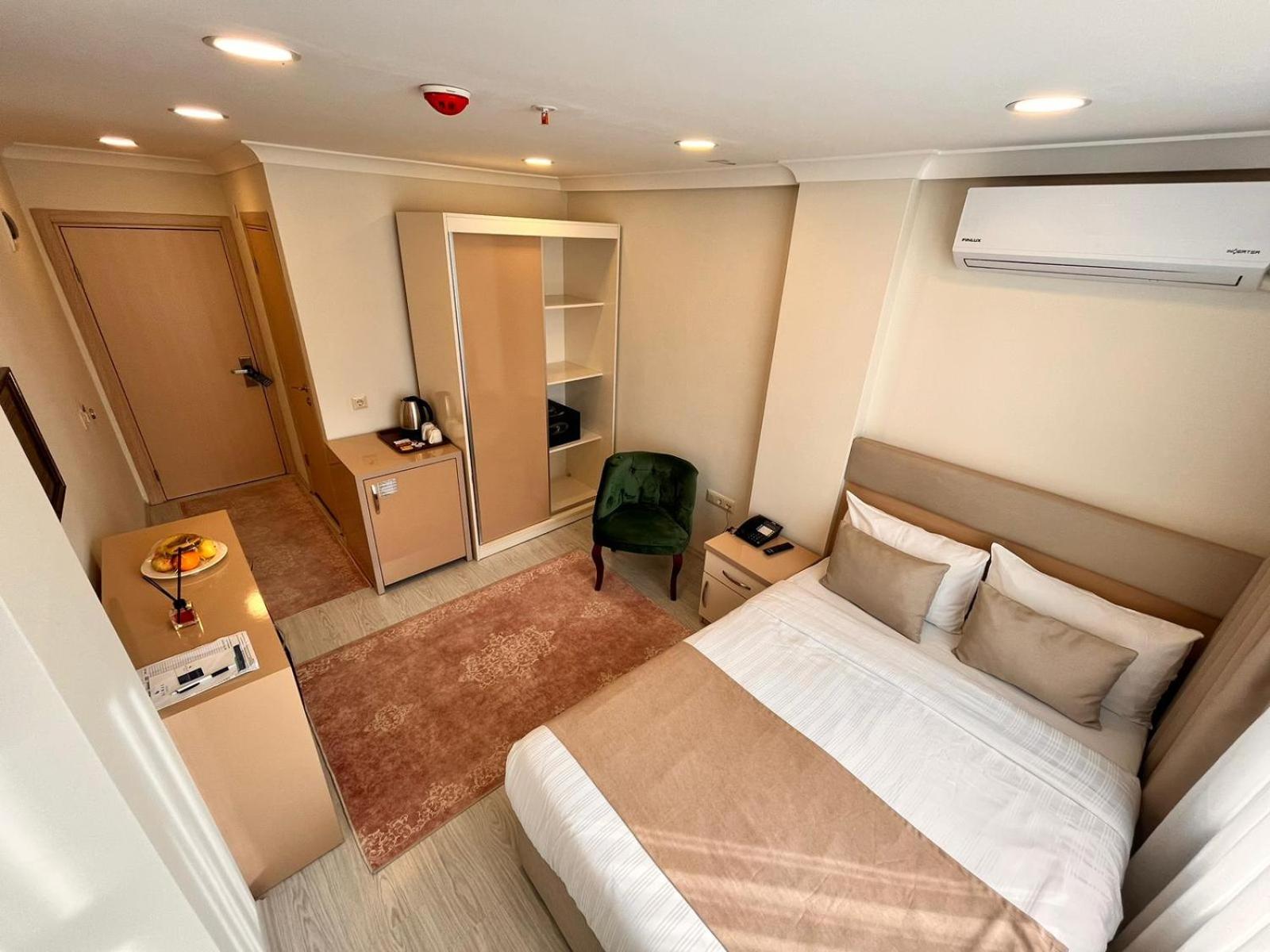 Double Room with Sea View photo 2