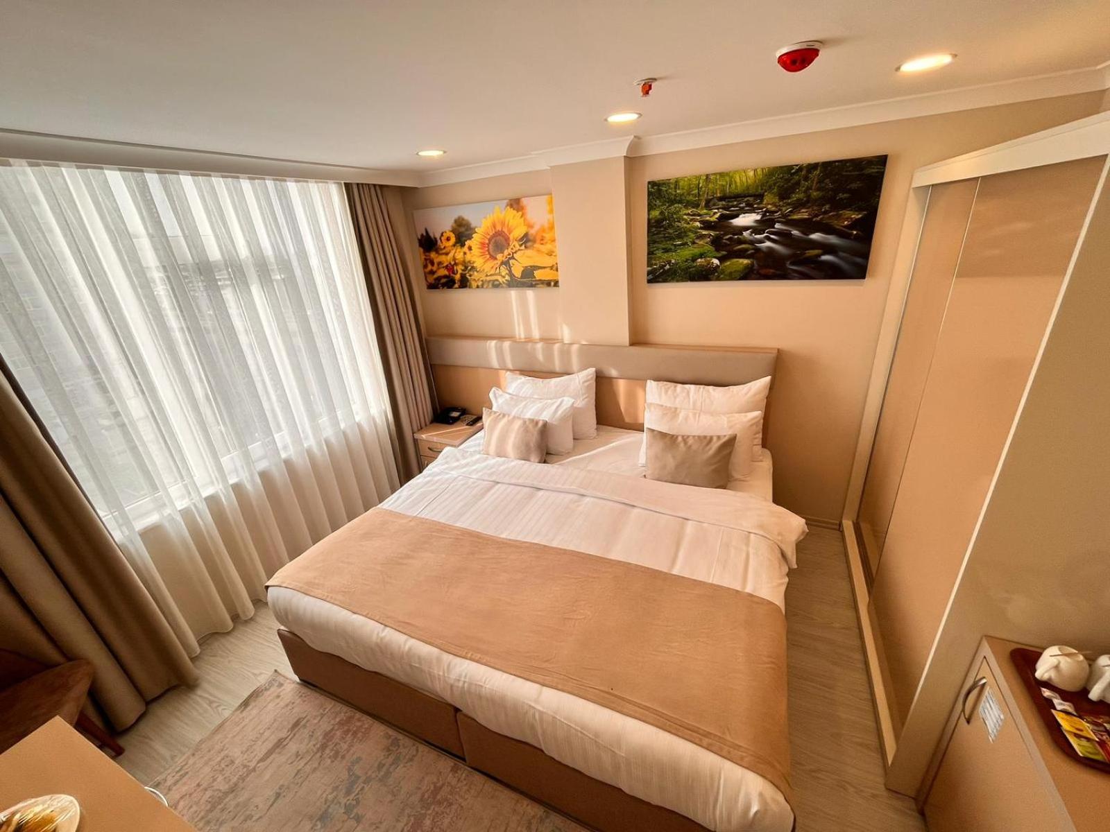 Double or Twin Room with Sea View - Photo 4