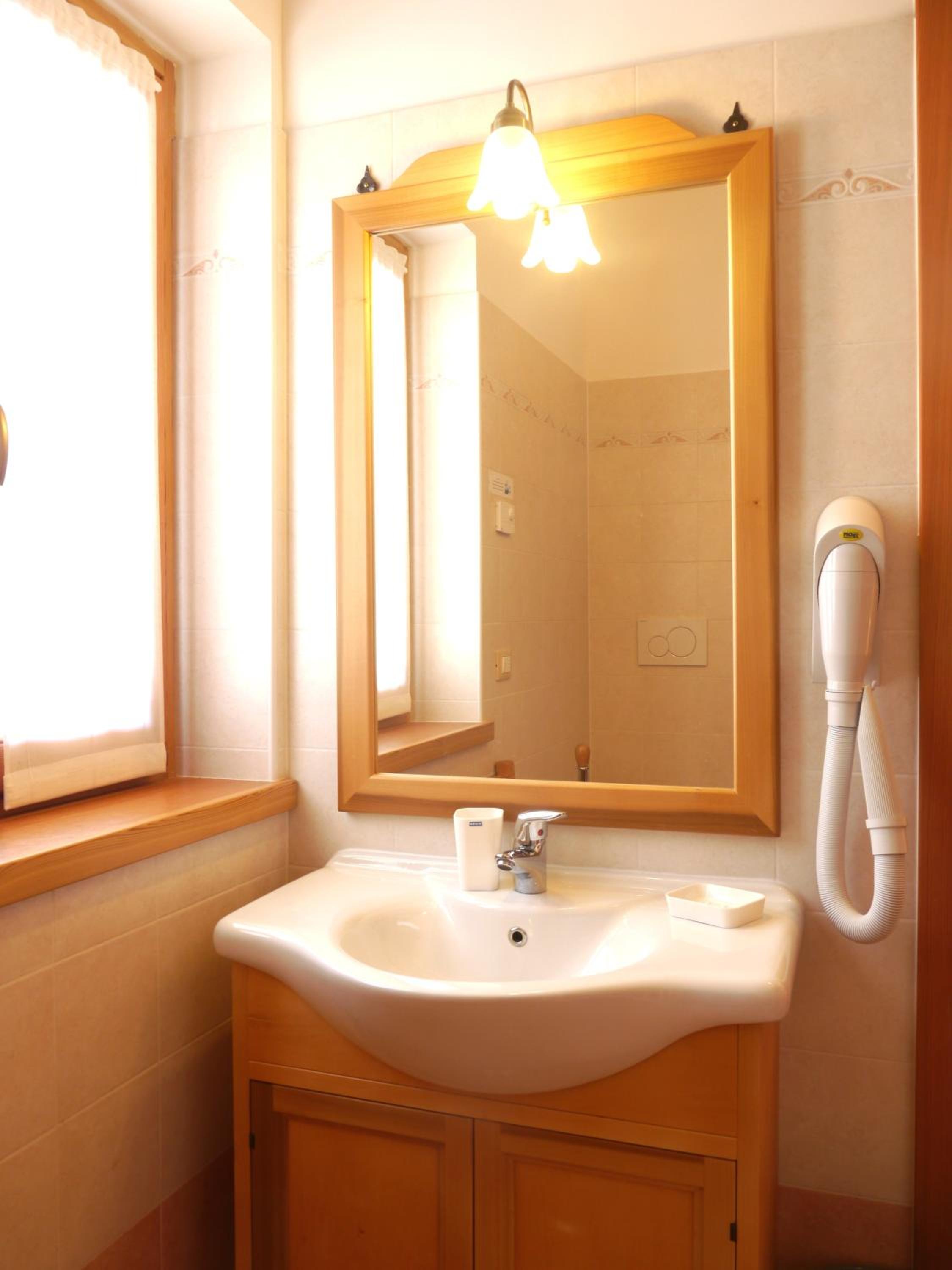 Double or Twin Room with Mountain View photo 3