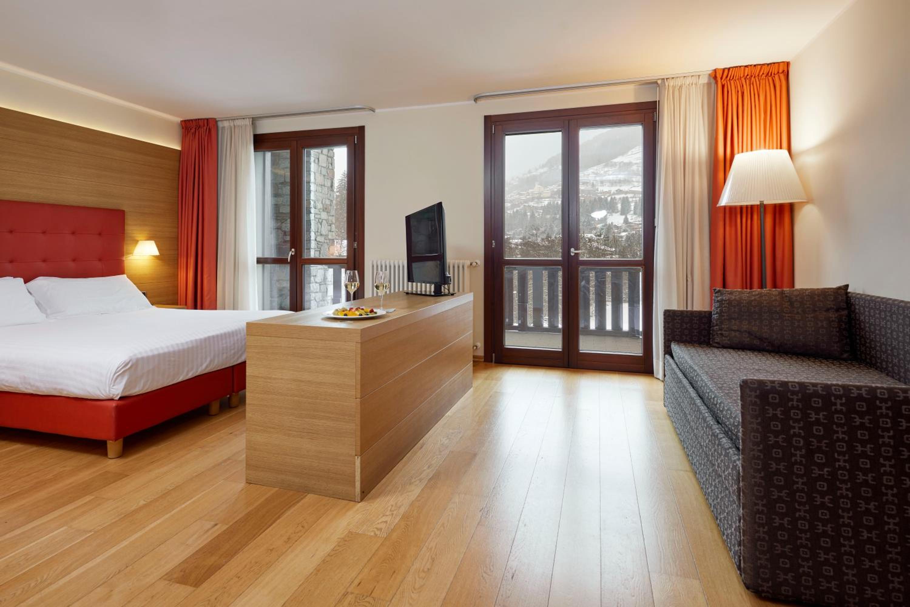 Junior Suite with Balcony photo 1