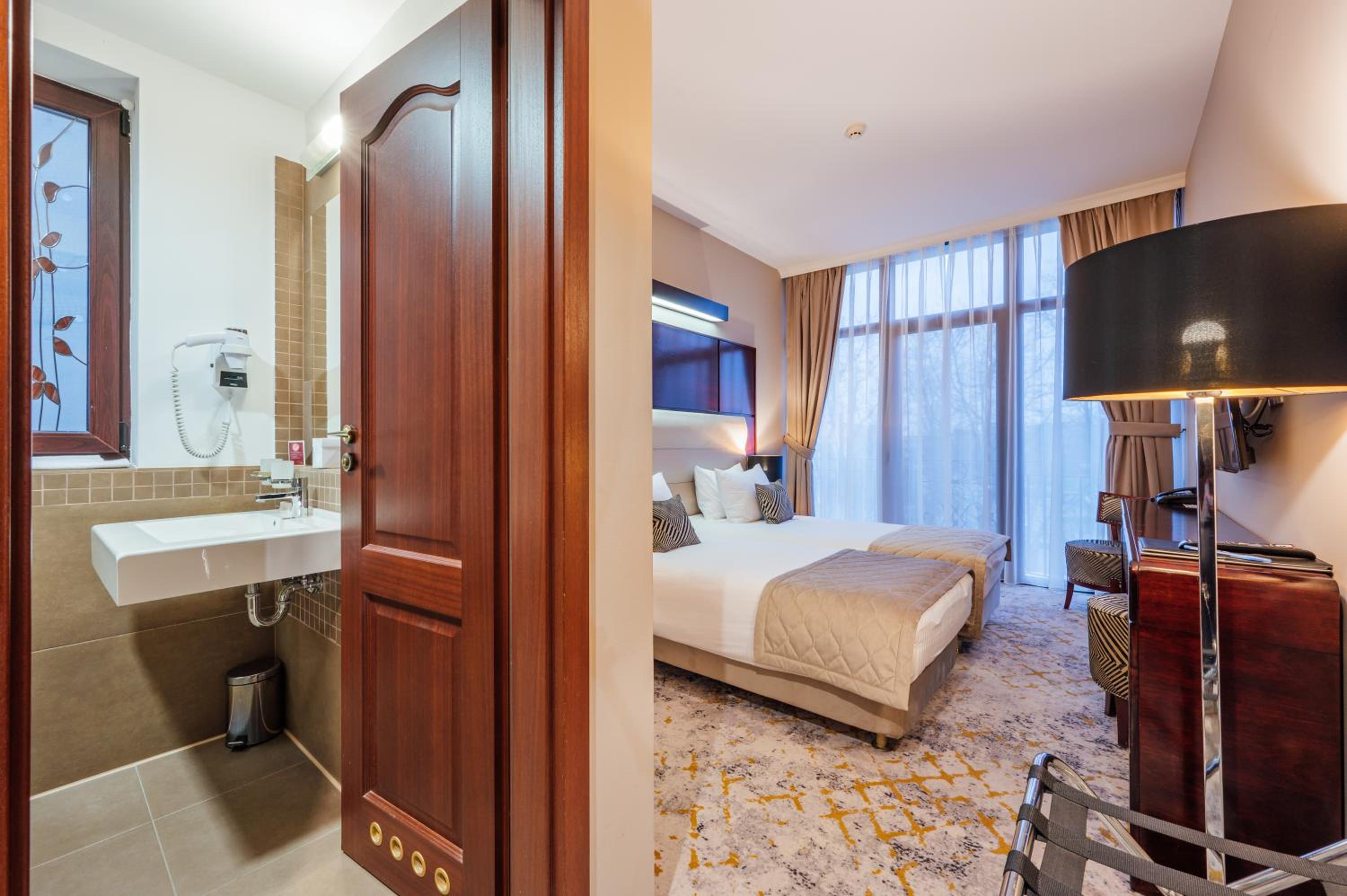 Twin Room - Photo 3