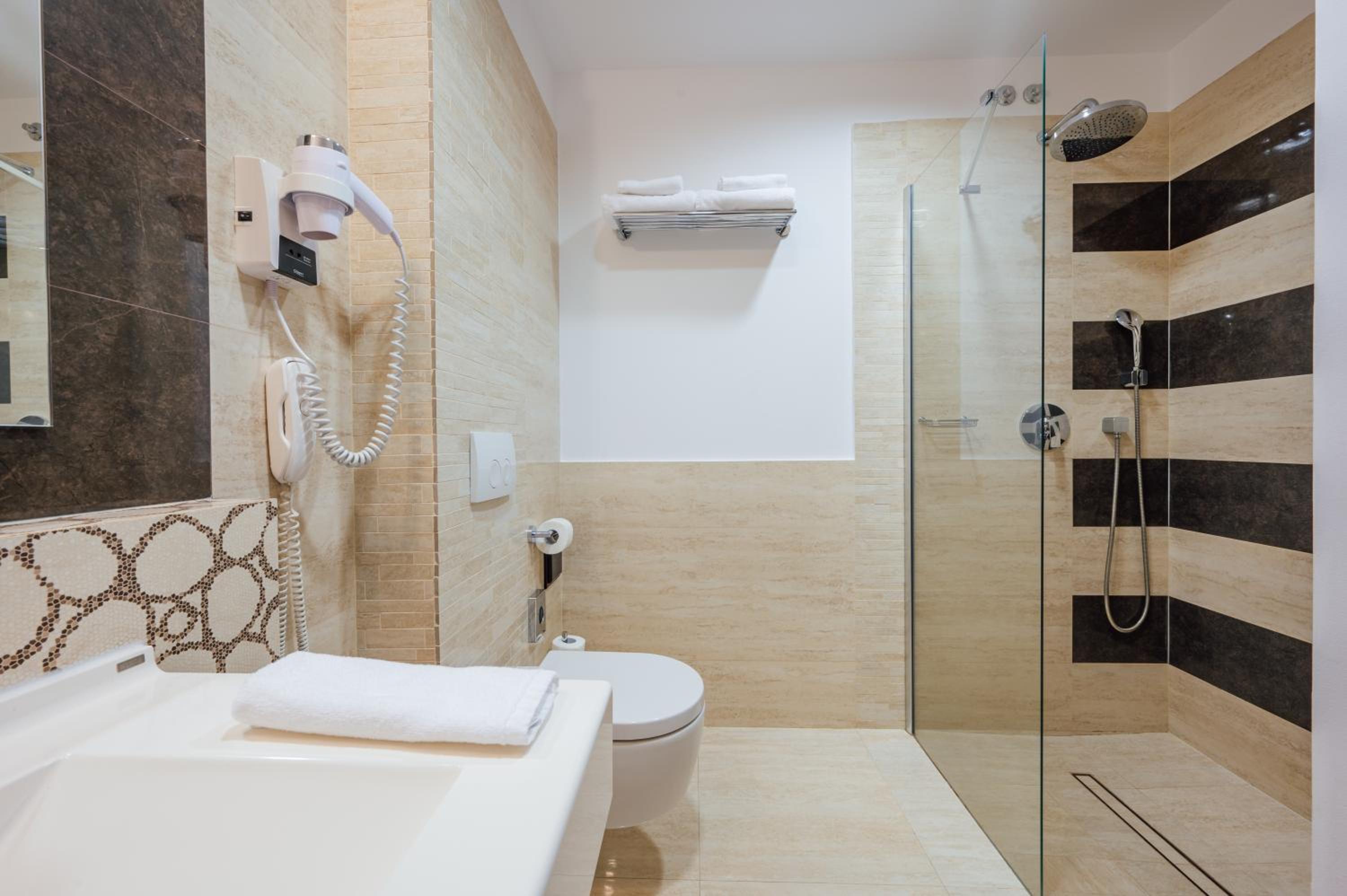 Double Room - Photo 5