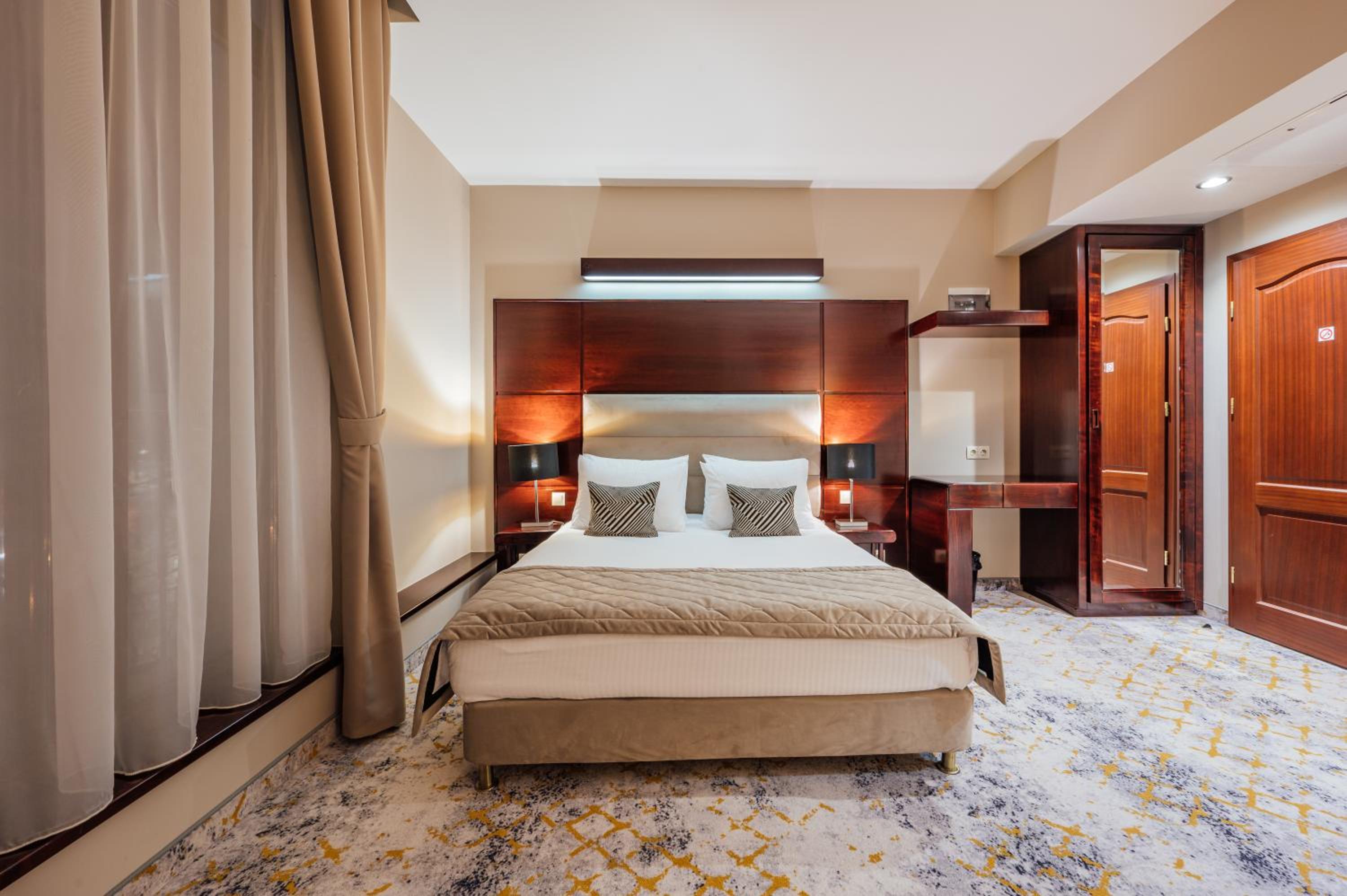 Double Room - Photo 4