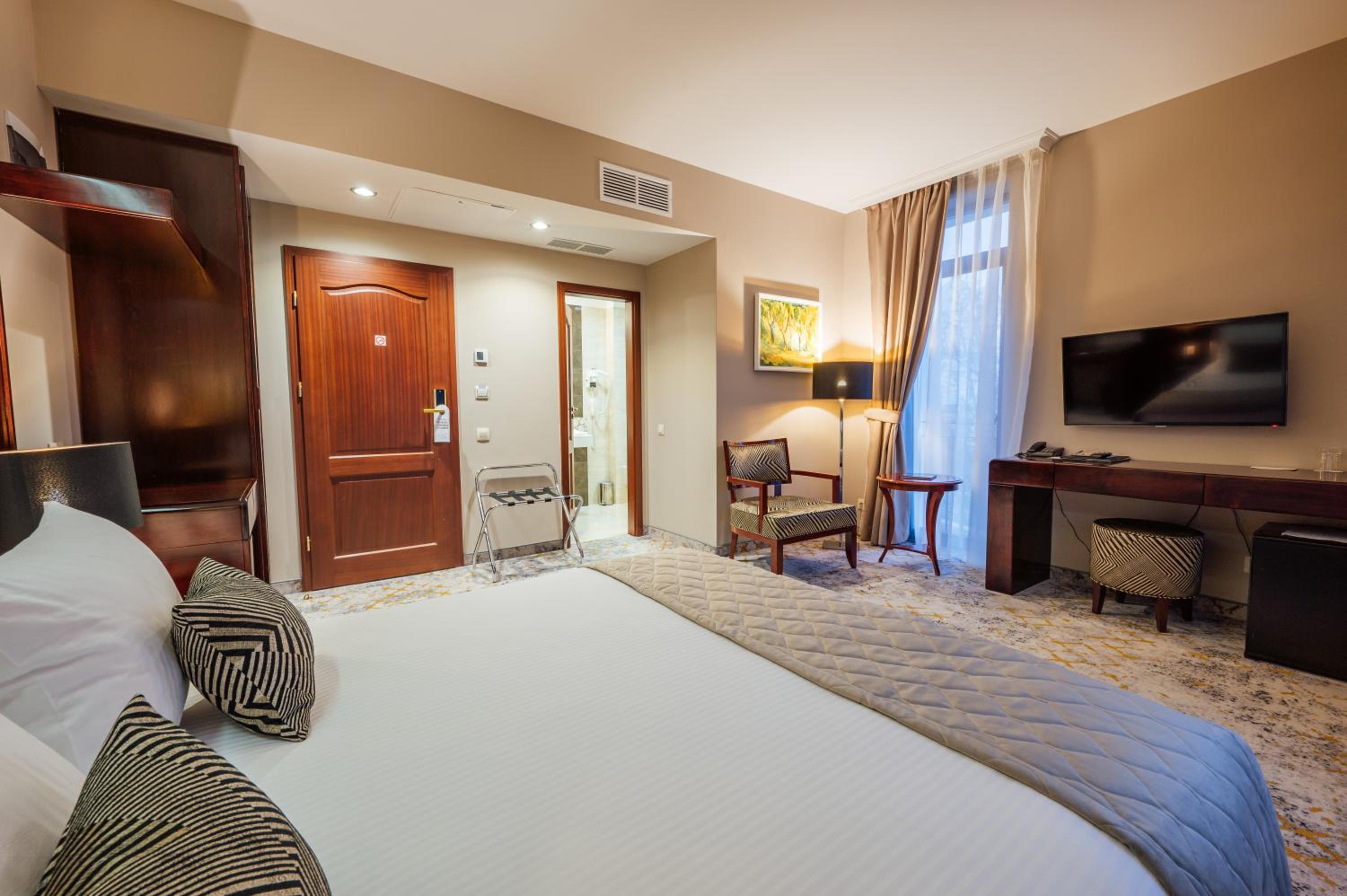 Double Room - Photo 2