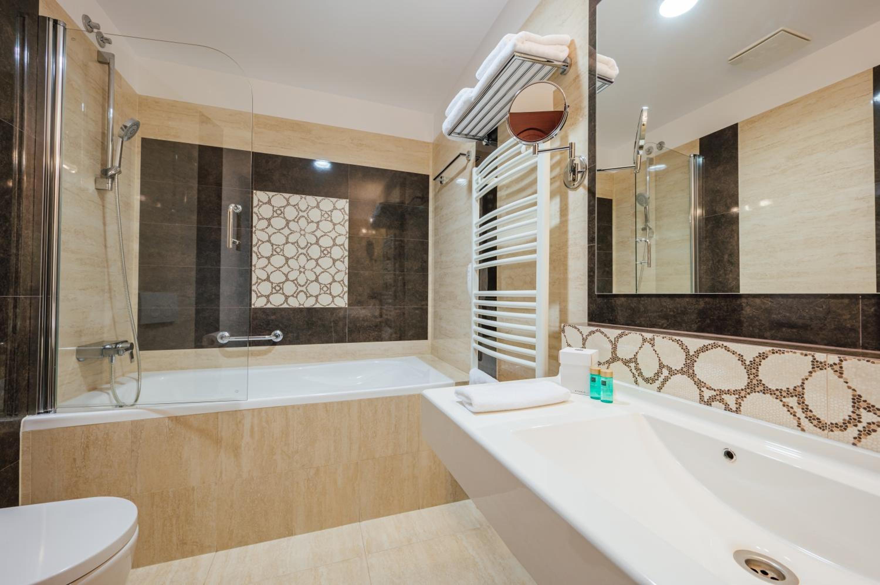 Superior Double Room - Photo 8