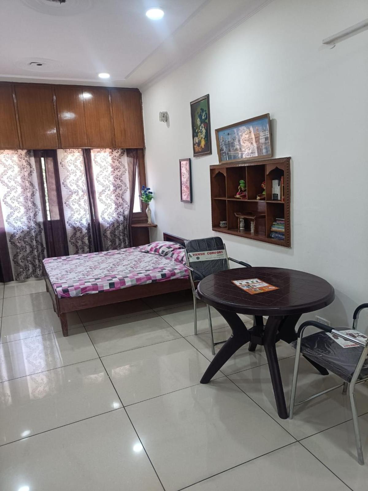 One-Bedroom Apartment photo 2