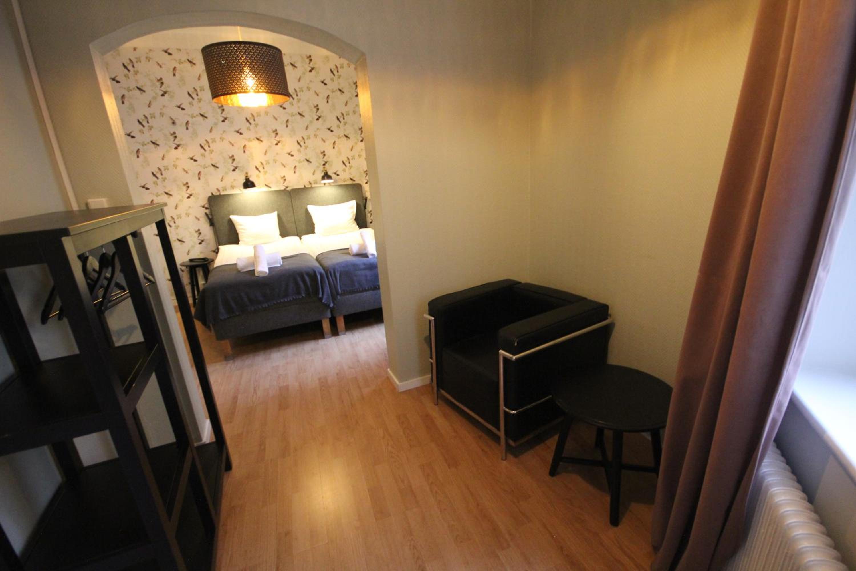 Double Room with Private Bathroom - Photo 3