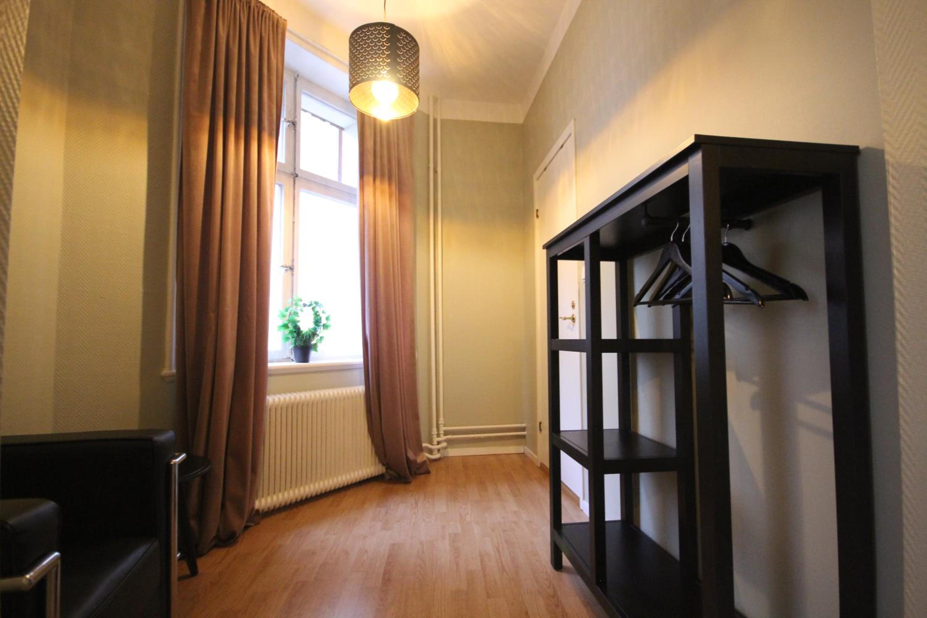 Double Room with Private Bathroom - Photo 4
